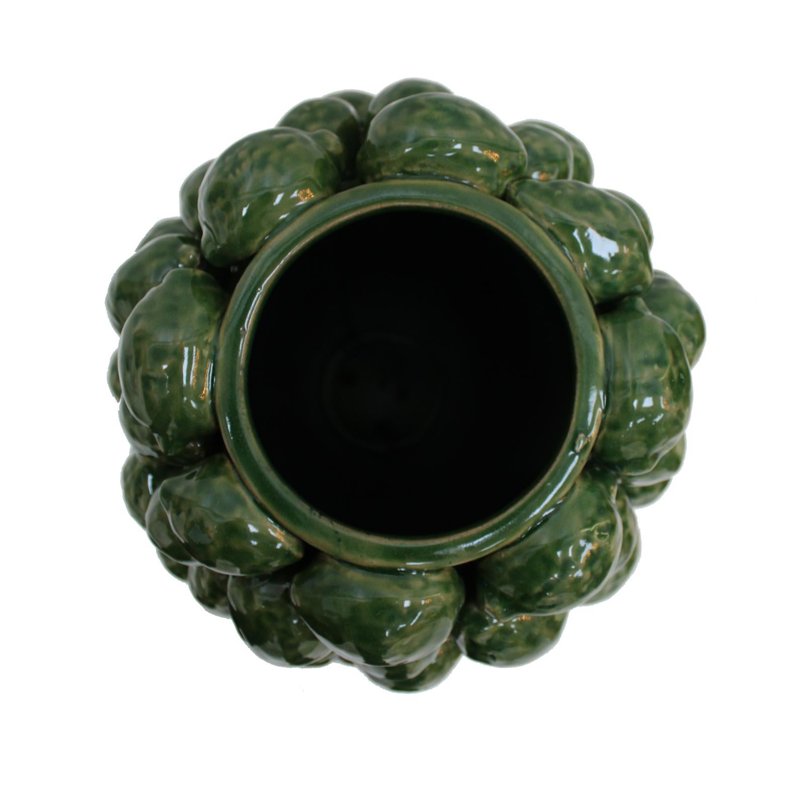 XXIe siècle et contemporain Vase en céramique verte italienne à motifs de fruits en vente
