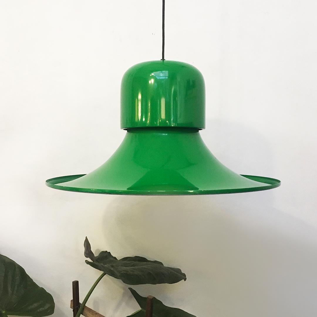 Italian green enameled hat chandelier by Joe Colombo for Stilnovo, 1974
The Hat chandelier in green enameled metal. Designed by Joe Colombo for Stilnovo in 1974.
E27 bulb.
Perfect condition, with brand on the top shell.
Measures: 63 D x 53 H cm.