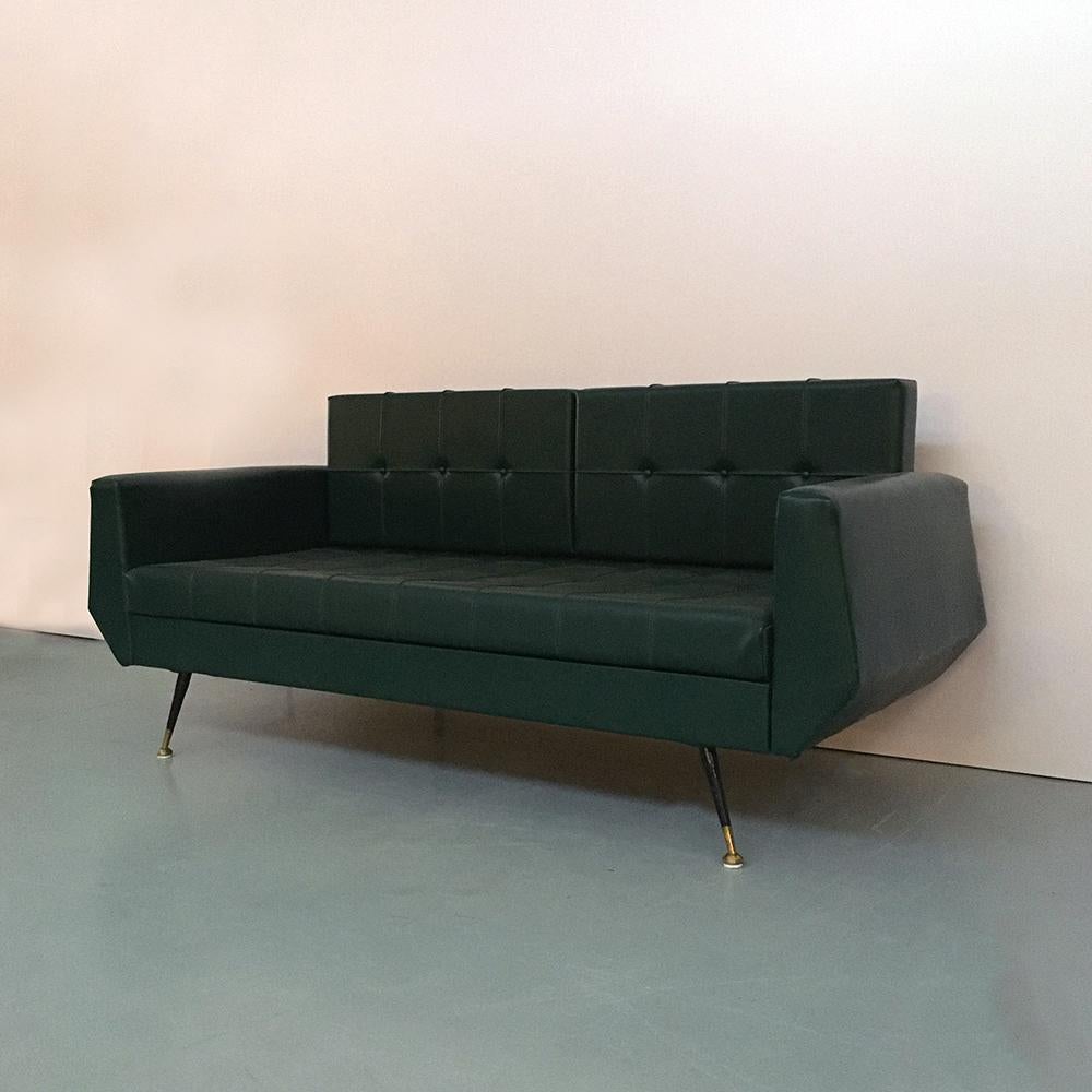 Italian green faux leather, brass and metal rod sofa bed, 1950s
Sofa bed with upholstery in stitched green faux leather, metal structure and brass tips
Perfectly preserved.