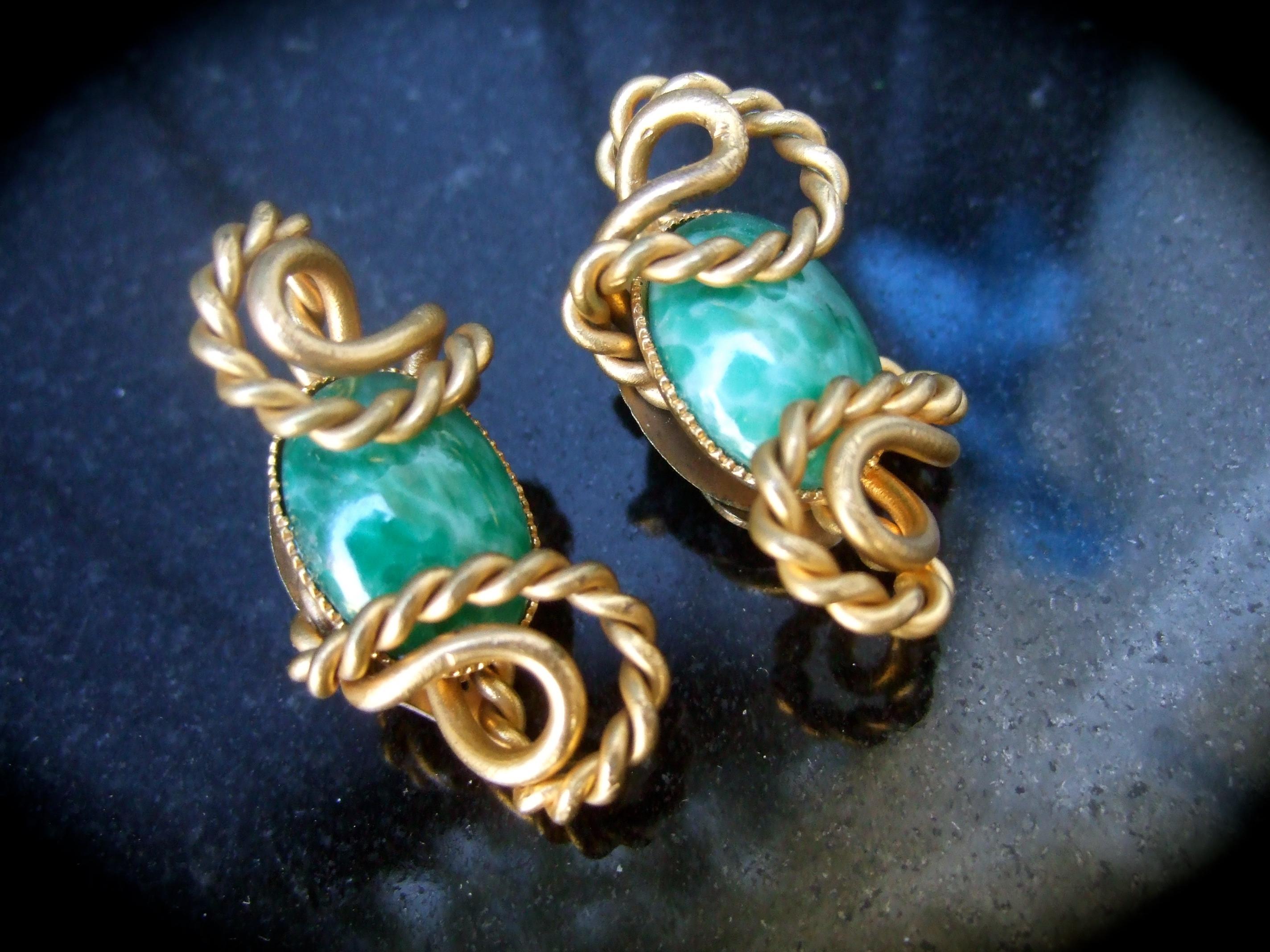 Pendientes de clip de piedra de cristal verde italiana Diseñados por Silvana c 1970 en venta 3