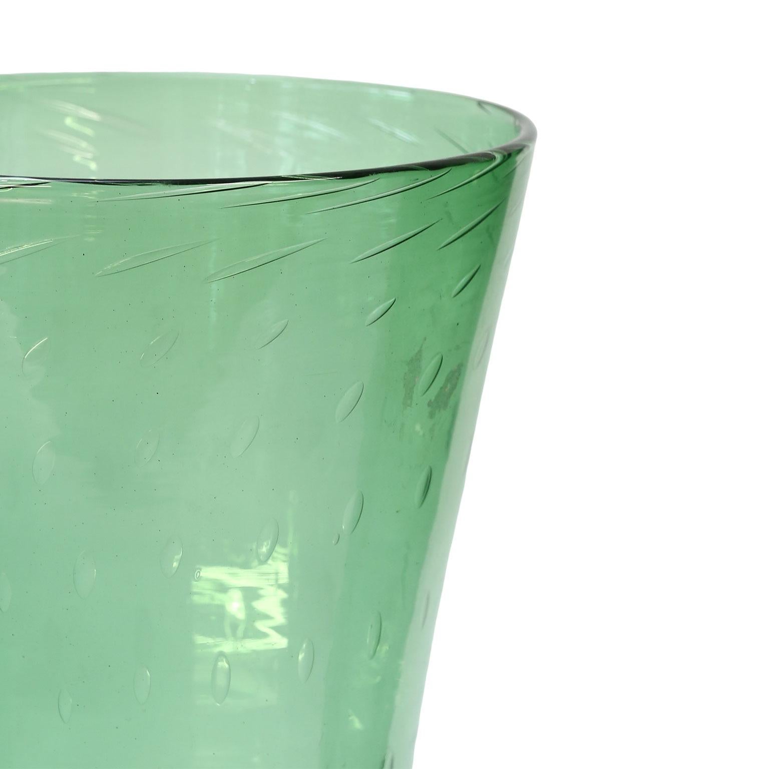 Italienische Vase aus grünem italienischem Glas von Empoli (Moderne der Mitte des Jahrhunderts) im Angebot