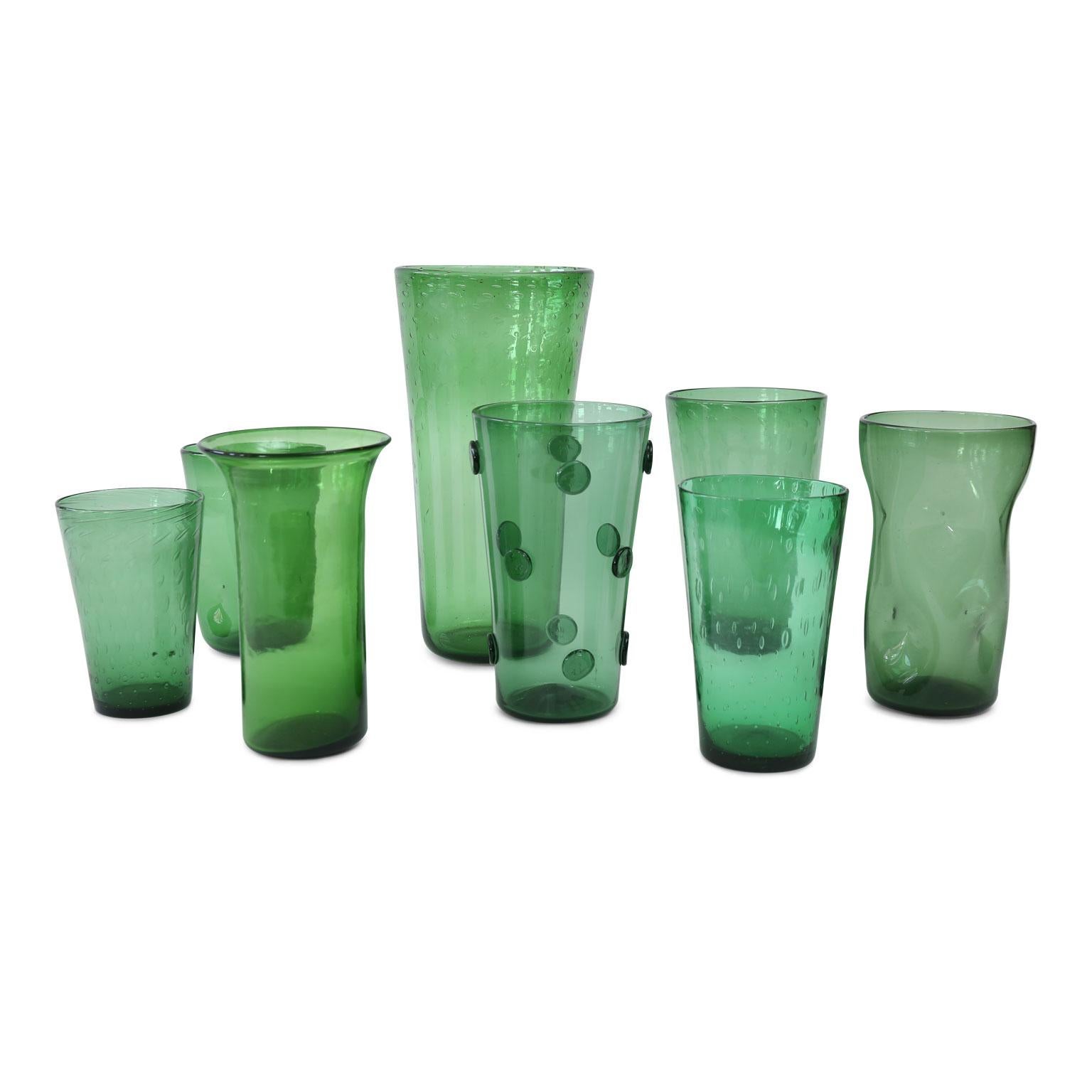 Verre brun Vase italien en verre vert en vente