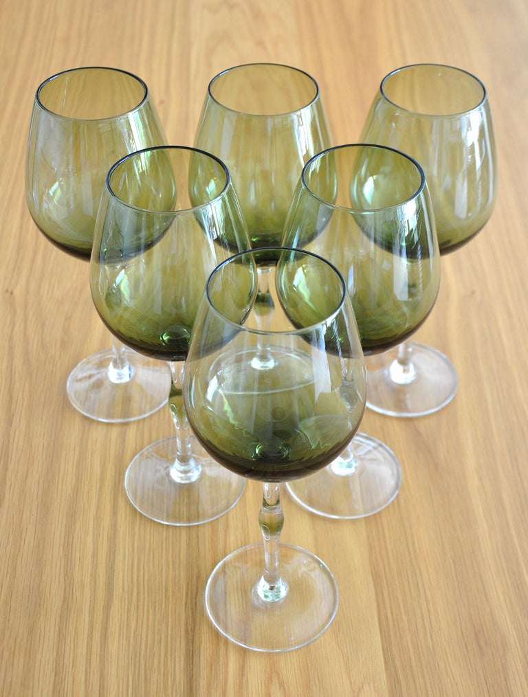 Hand-Crafted Italian Green Hand-Blown Stemmed Wine Glasses, Set of Six, 1960s For Sale