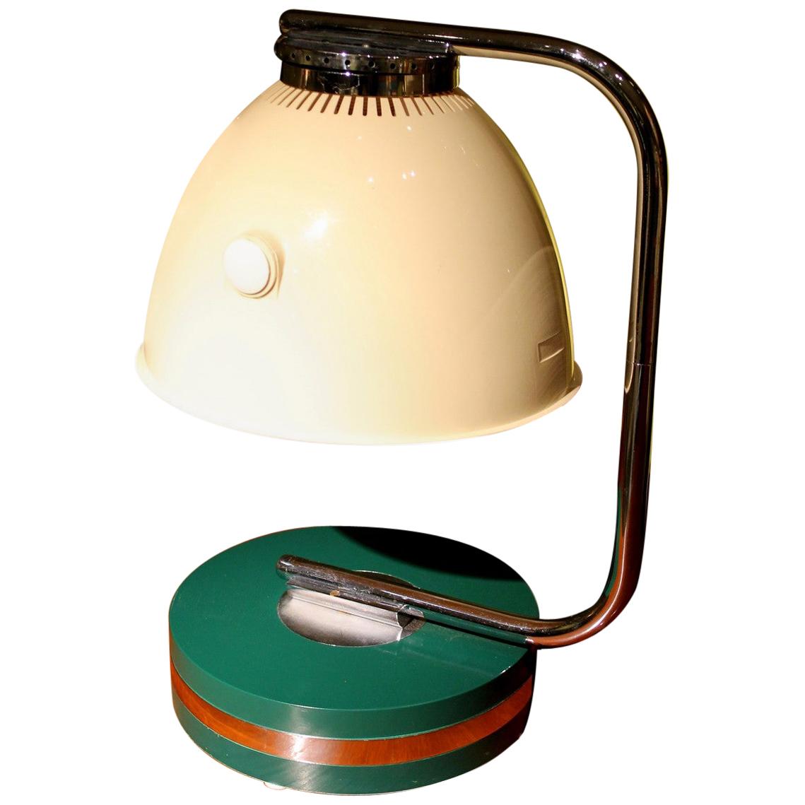 Italienische Tischleuchte mit rundem Sockel aus grünem Eisen und Chrom mit einem schwenkbaren Arm:: 1960er Jahre im Angebot