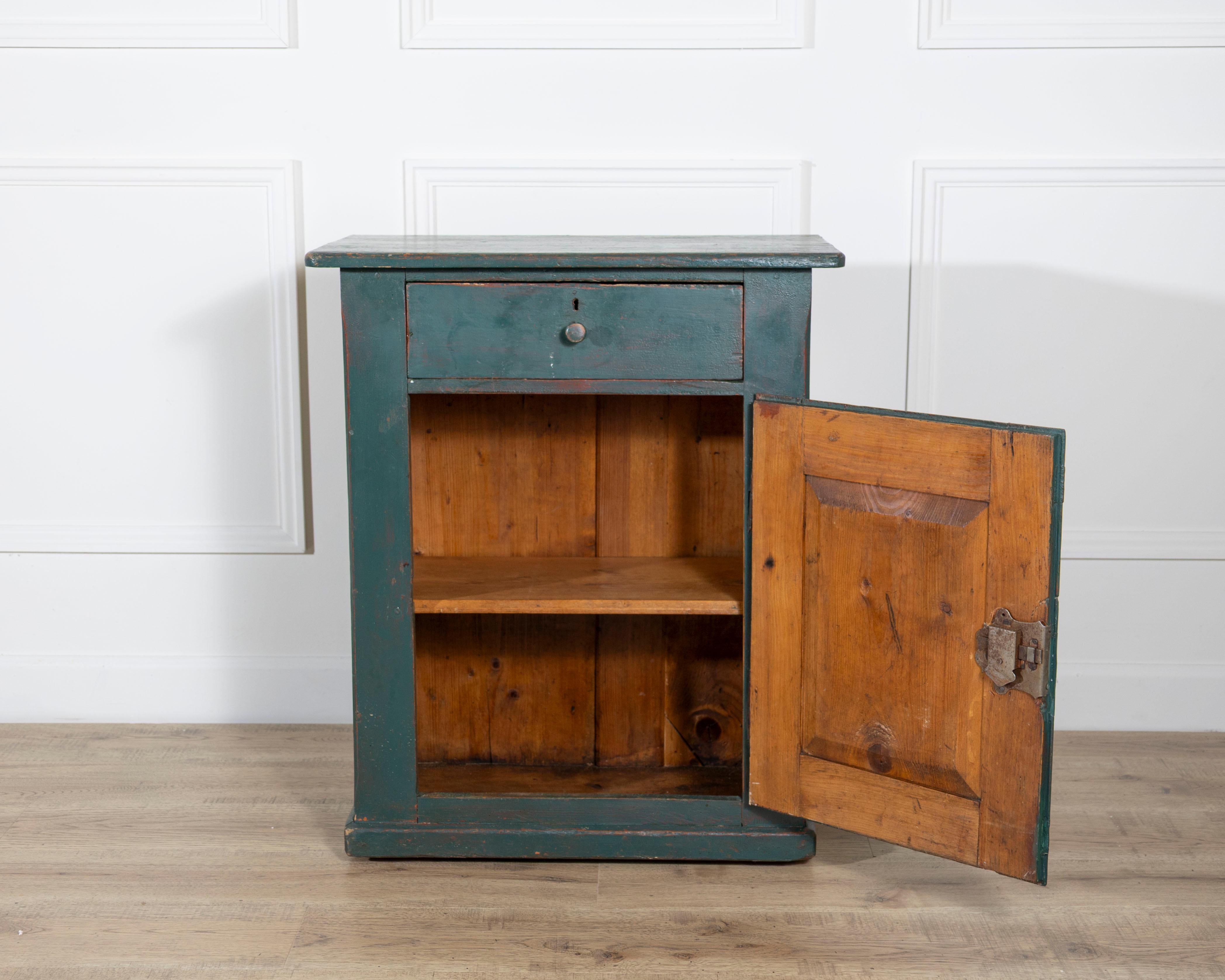 19th Century Italian Green-Lacquered Bedside Table in Fir Wood, Circa 1830 For Sale
