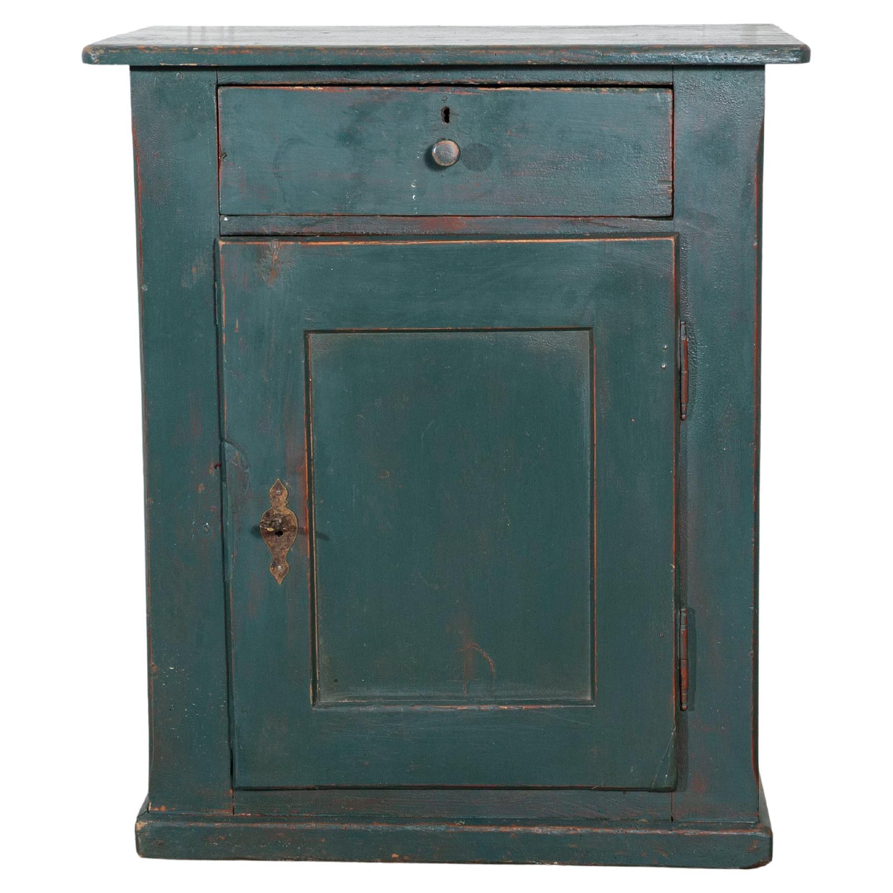 Italian Green-Lacquered Bedside Table in Fir Wood, Circa 1830 For Sale
