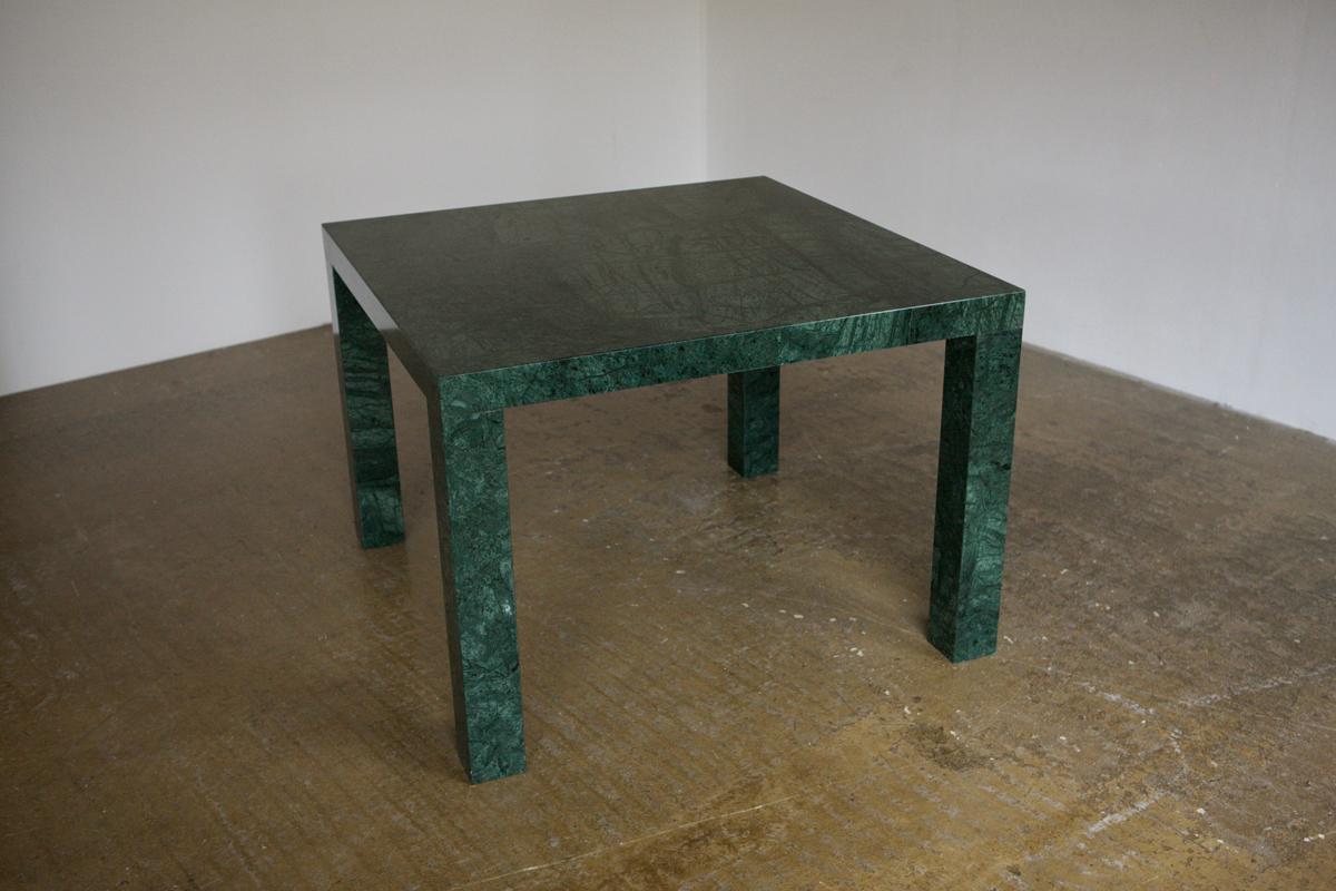Table de salle à manger italienne en marbre vert en vente 1