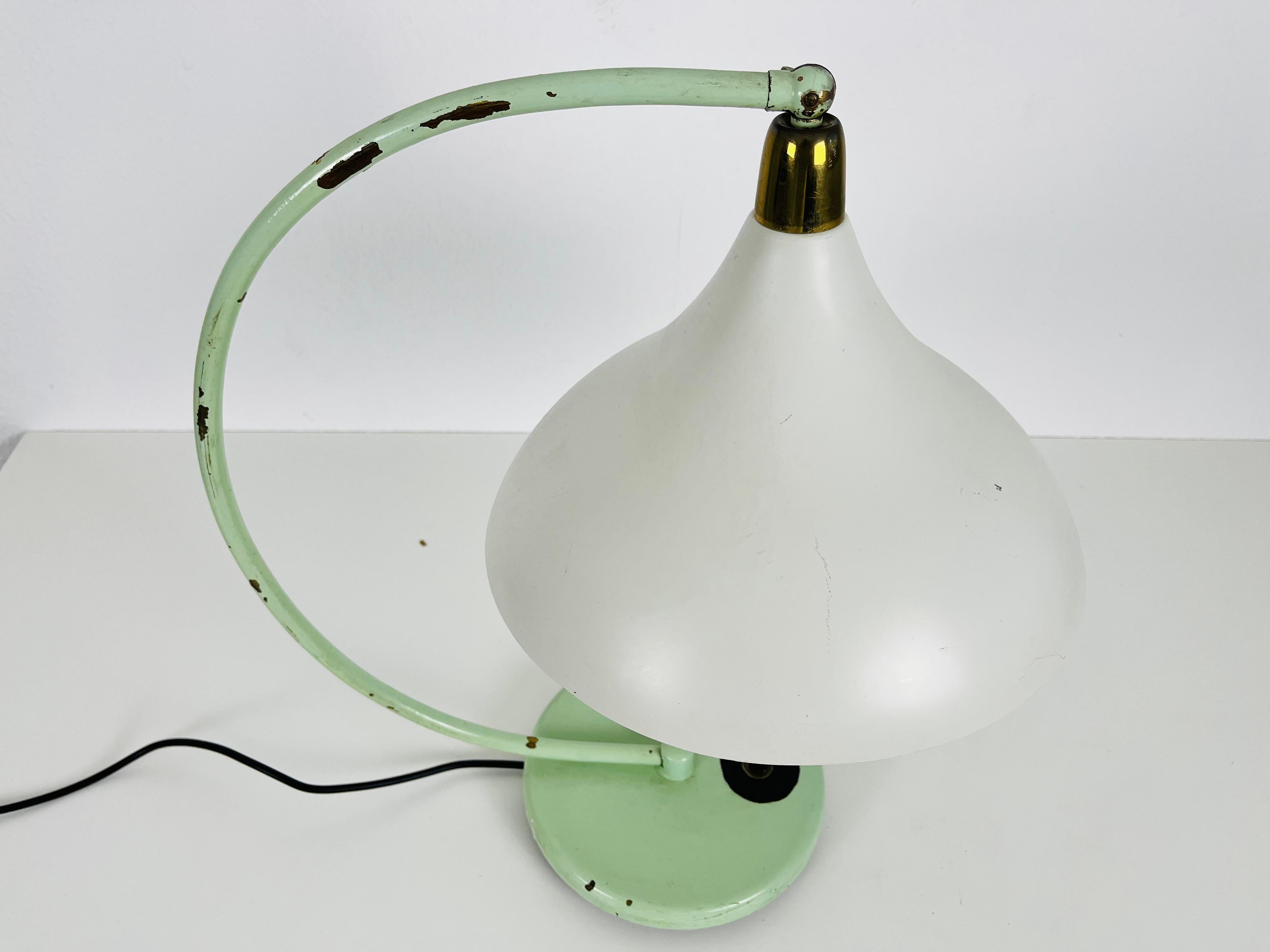 Italian Green Metal Table Lamp, 1960s, Italy In Fair Condition For Sale In Hagenbach, DE