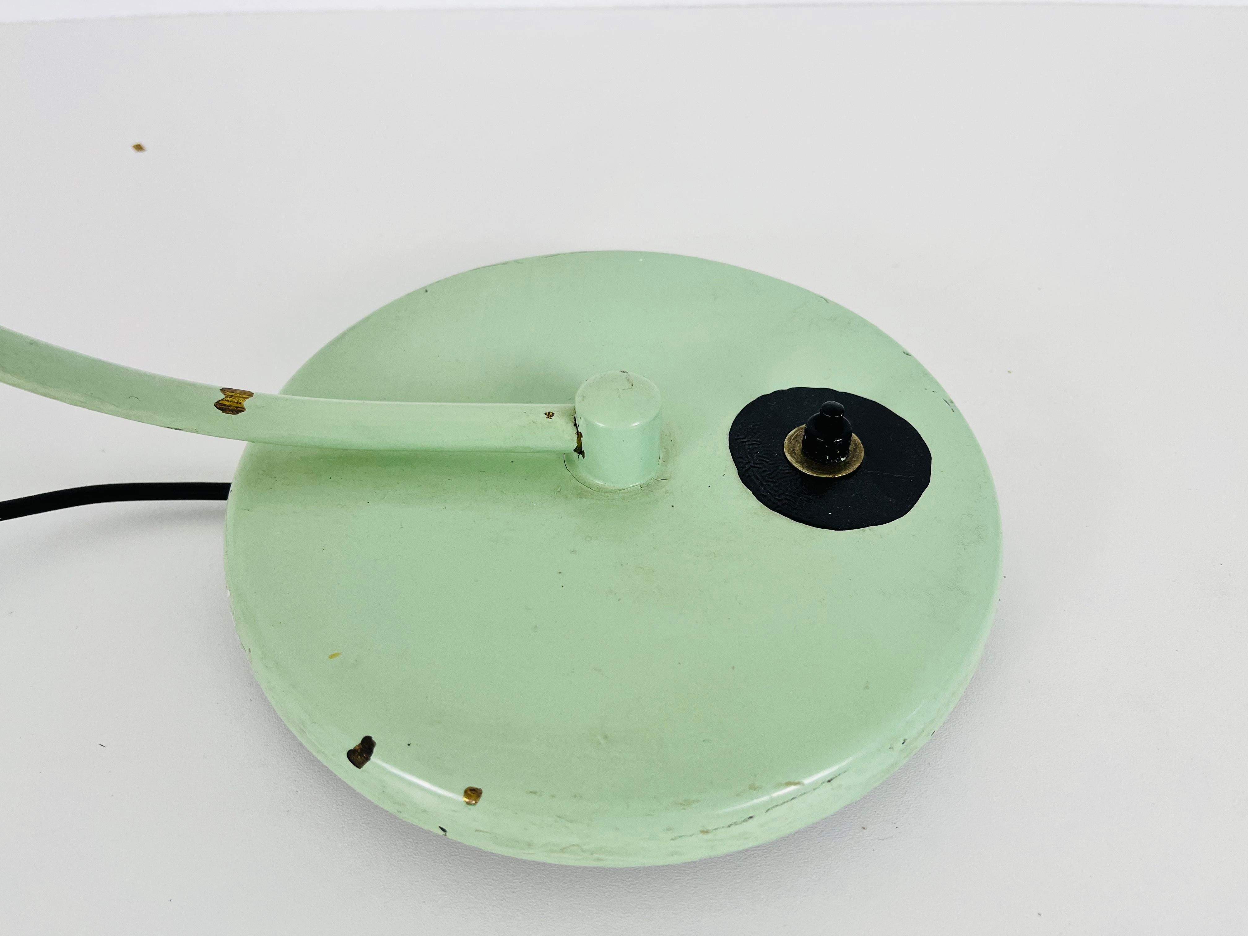 Lampe de bureau italienne en métal vert, années 1960, Italie en vente 3
