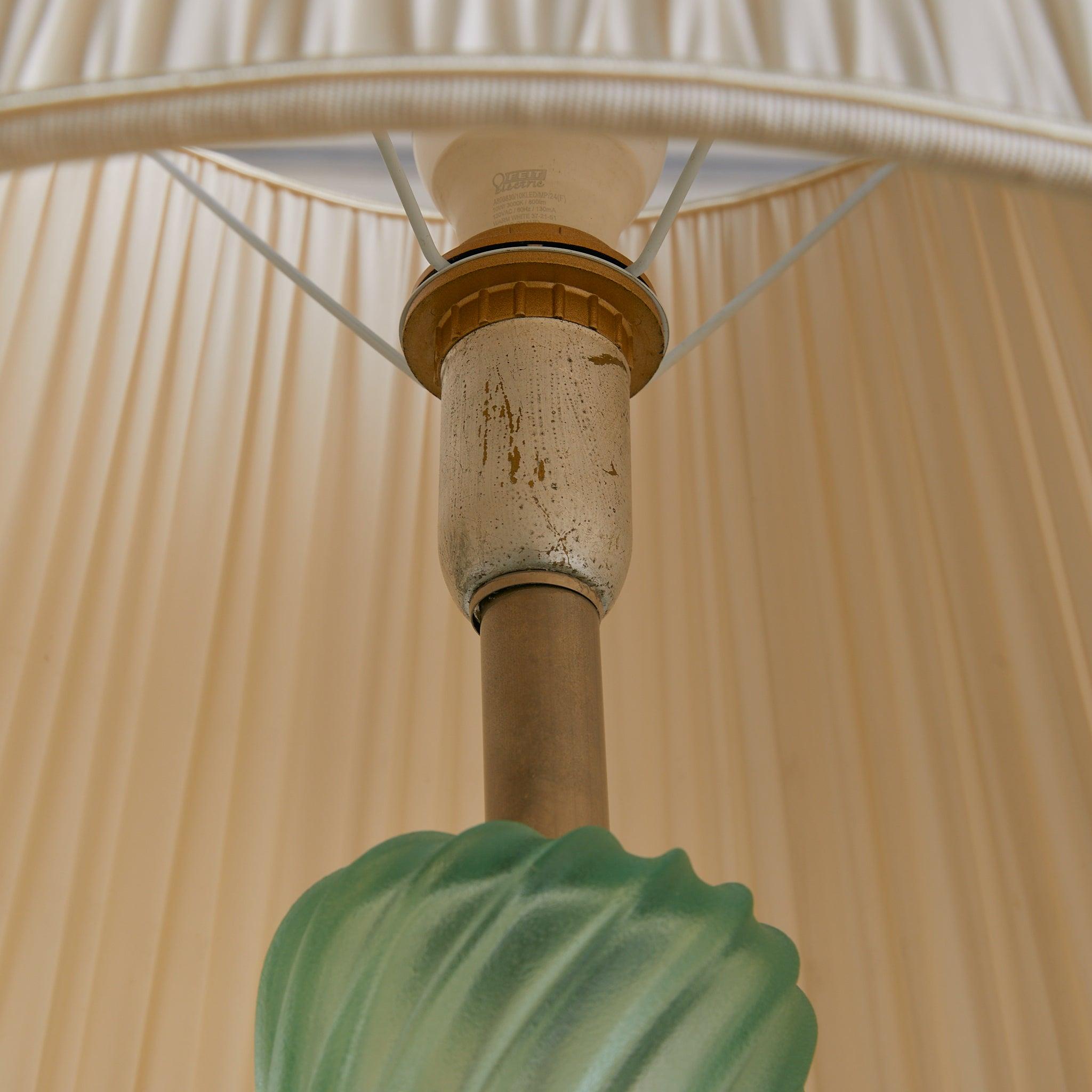 Italian Green Murano Glass Table Lamp with Pleated Shade, 1950s mediados del siglo XX en venta