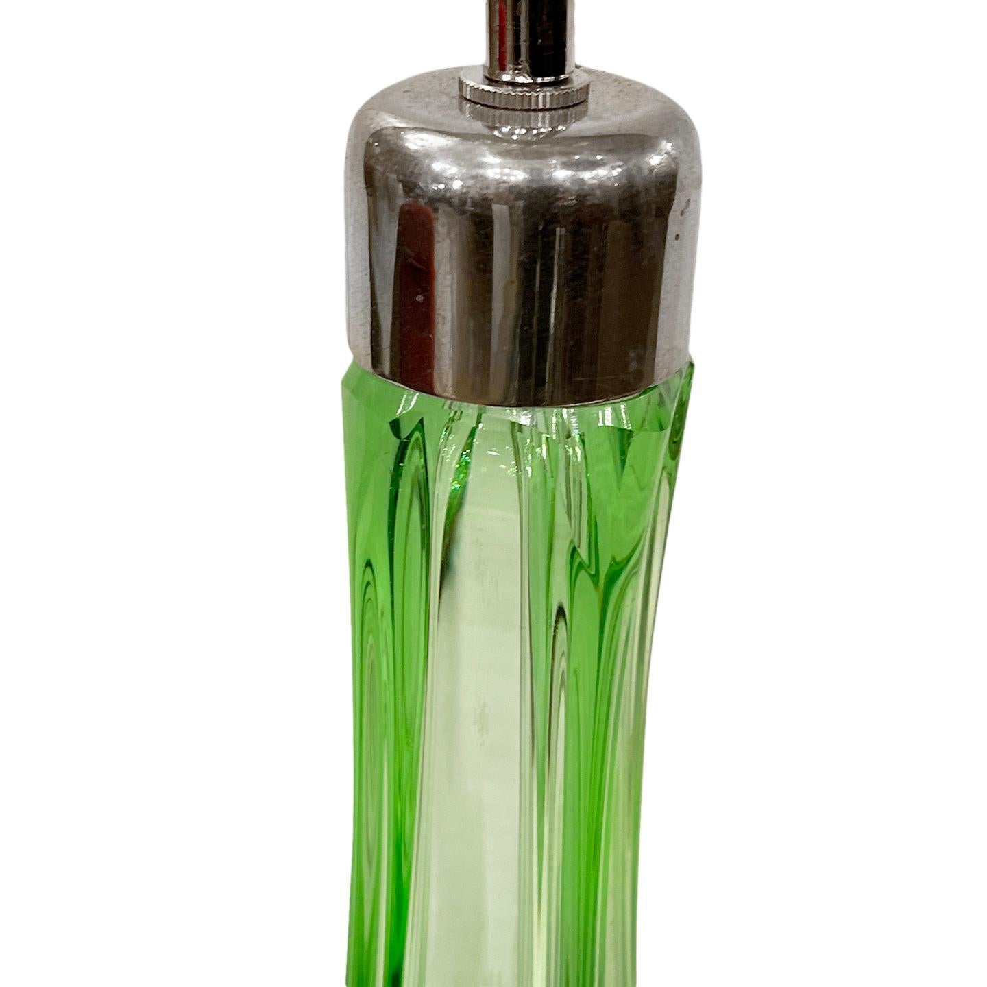 Italienische Lampe aus grünem Muranoglas (Mitte des 20. Jahrhunderts) im Angebot