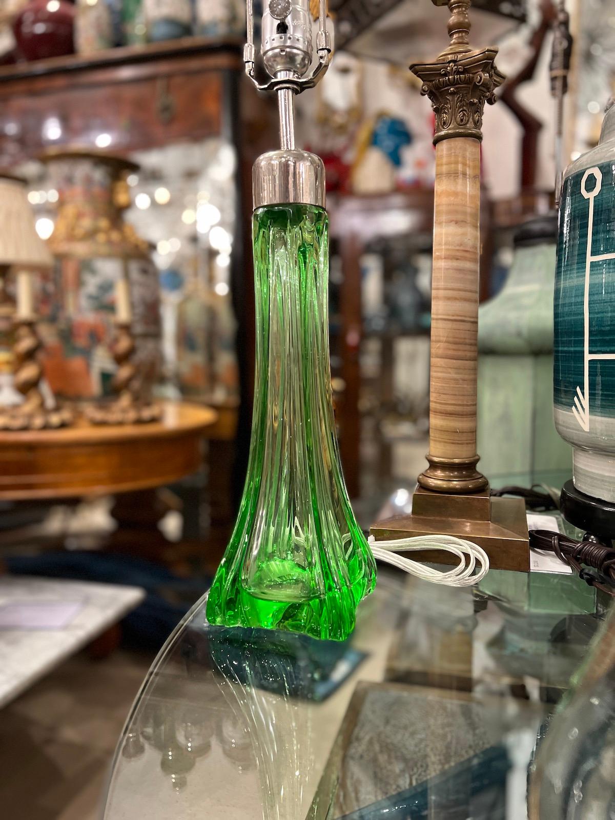 Italienische Lampe aus grünem Muranoglas im Angebot 1