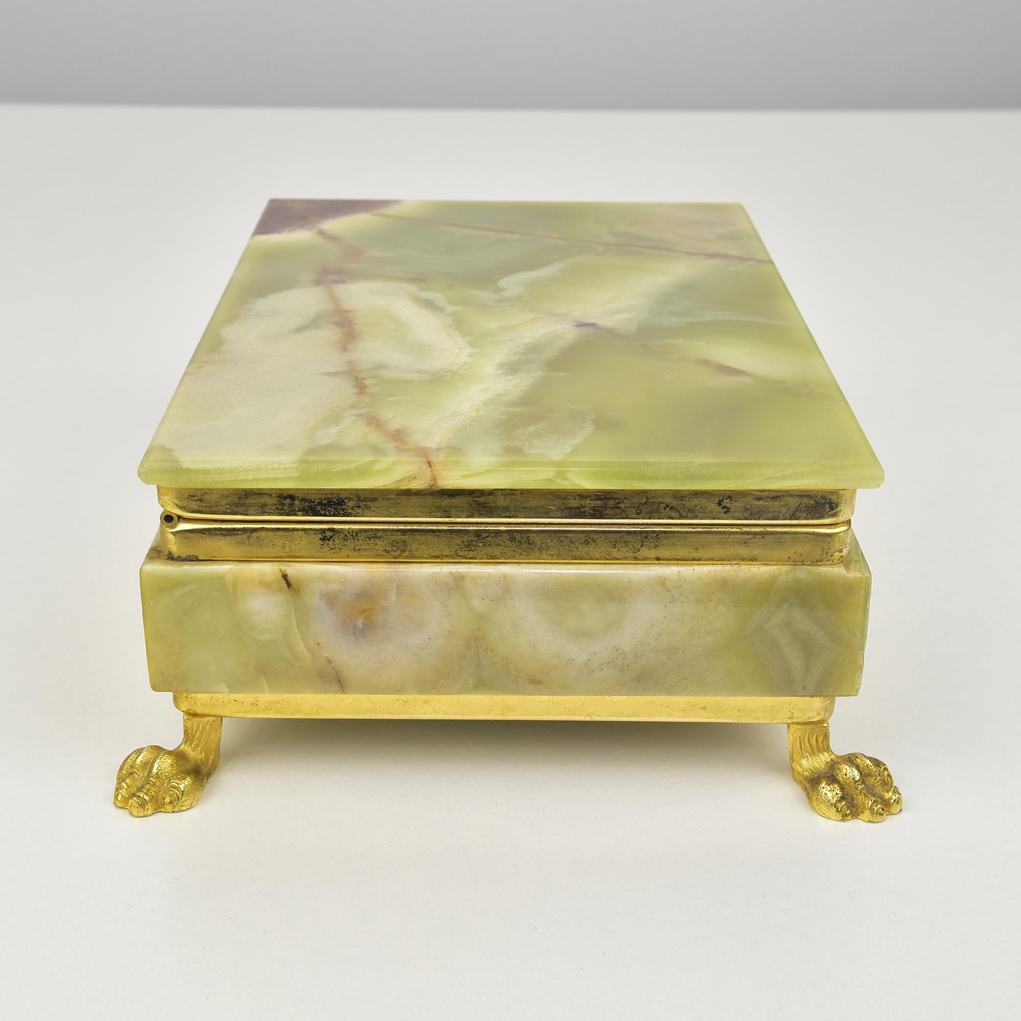 Italian Green Onyx Marble Stone Jewelry Box with Lion Feet In Good Condition In Bad Säckingen, DE