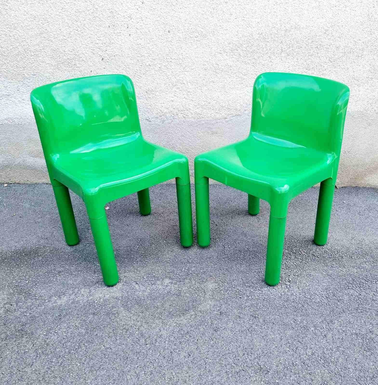 Pair of Italian Space Age plastic chairs model 4875 by Carlo Bartoli for Kartell, 1970s
Pair of chairs with rounded shapes, in green plastic with removable legs.
Produced by Kartell and designed by Carlo Bartoli in 70s