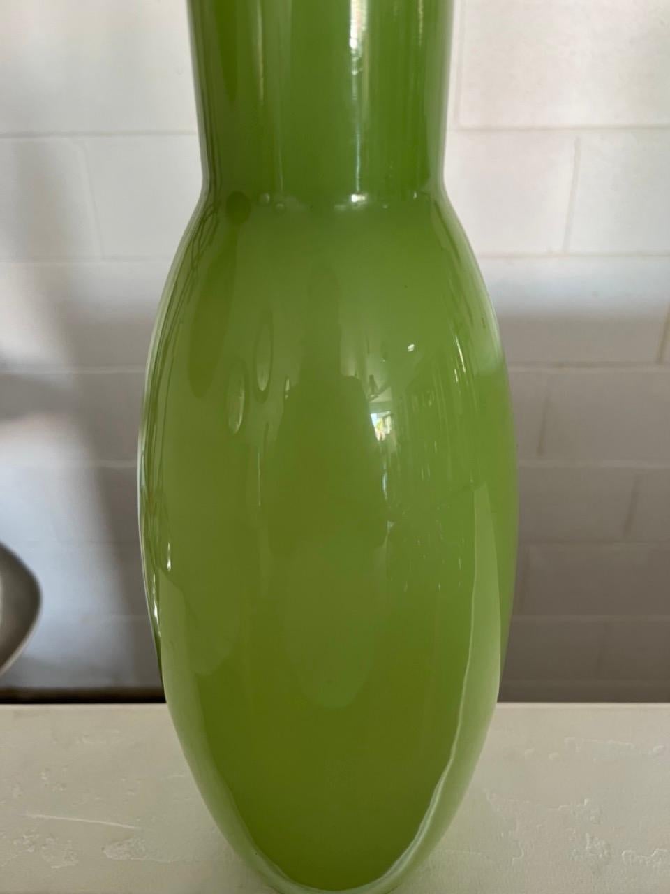 Verre d'art Lampe à suspension italienne en verre épais vert des années 1960 en vente