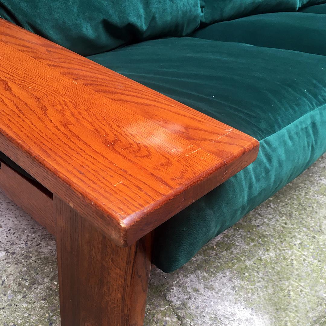 Italienisches dreisitziges Sofa Plinio aus grünem Samt und Holz von Plinio Il Giovane, 1975 2