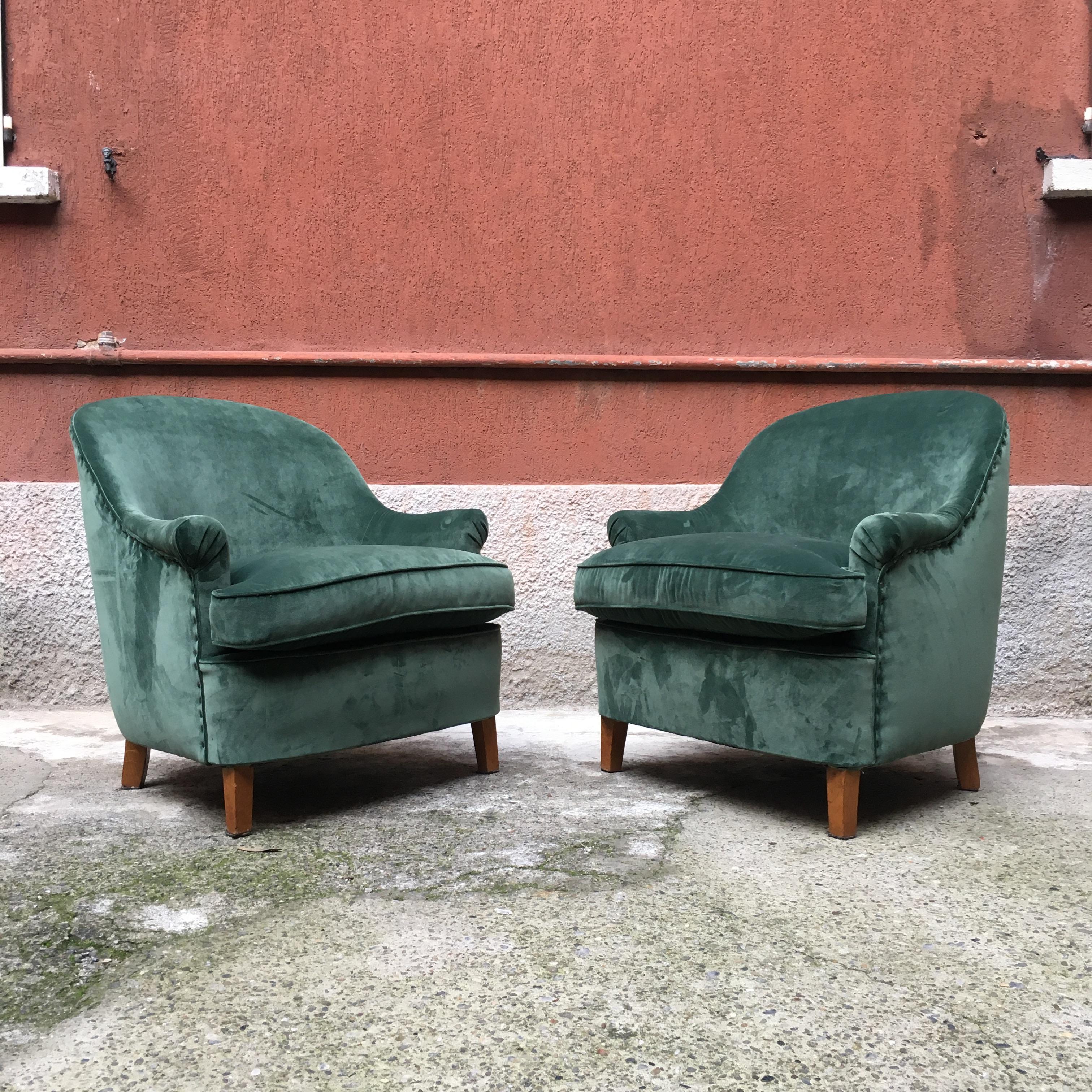 Italian green velvet armchair, 1950s
Armchair with armrests, entirely restored and covered in forest green velvet, with wooden legs
Restored and newly upholstered.