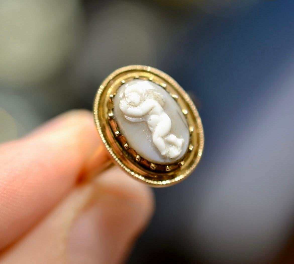 Women's or Men's Italian Grey Agate Ring With Renaissance Cameo For Sale
