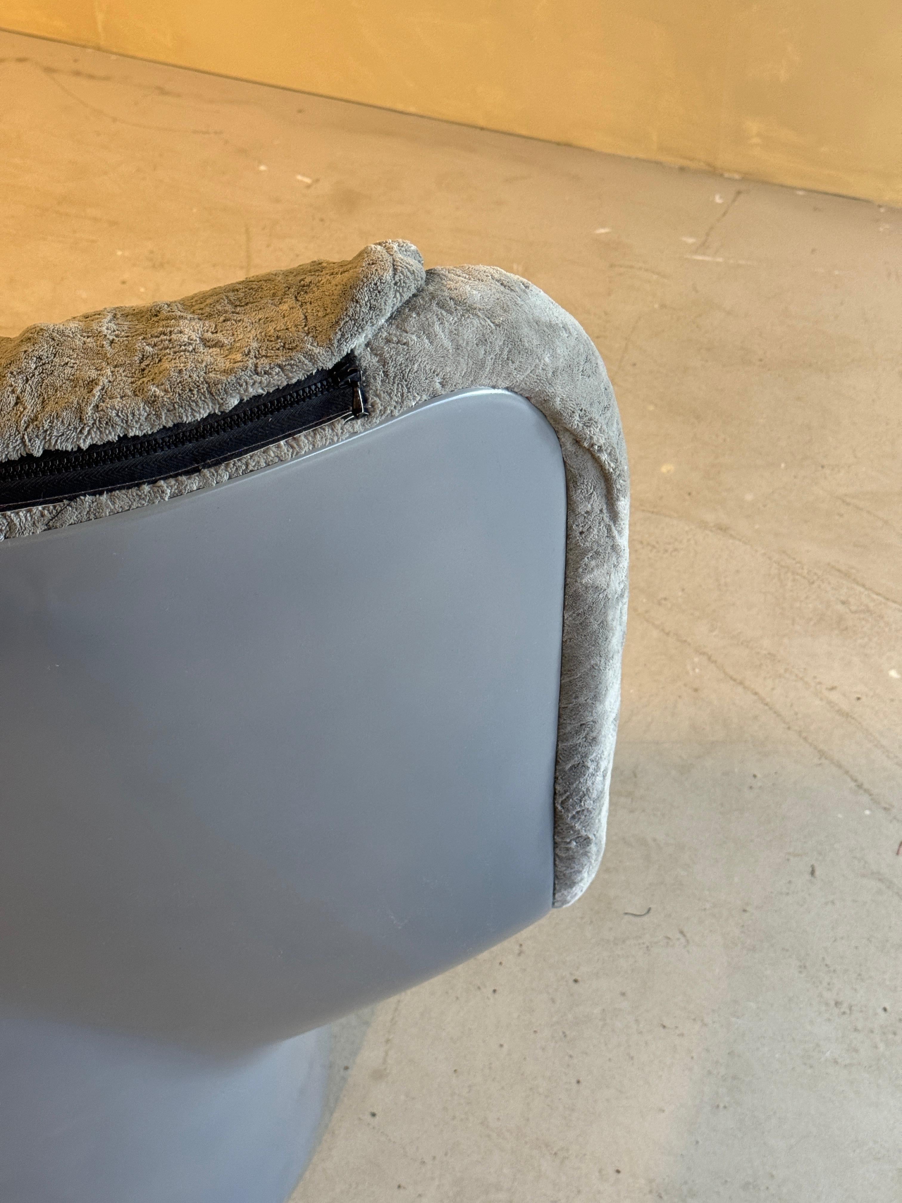 Italian Grey Ill Poltrone Lounge Chair For Sale 5