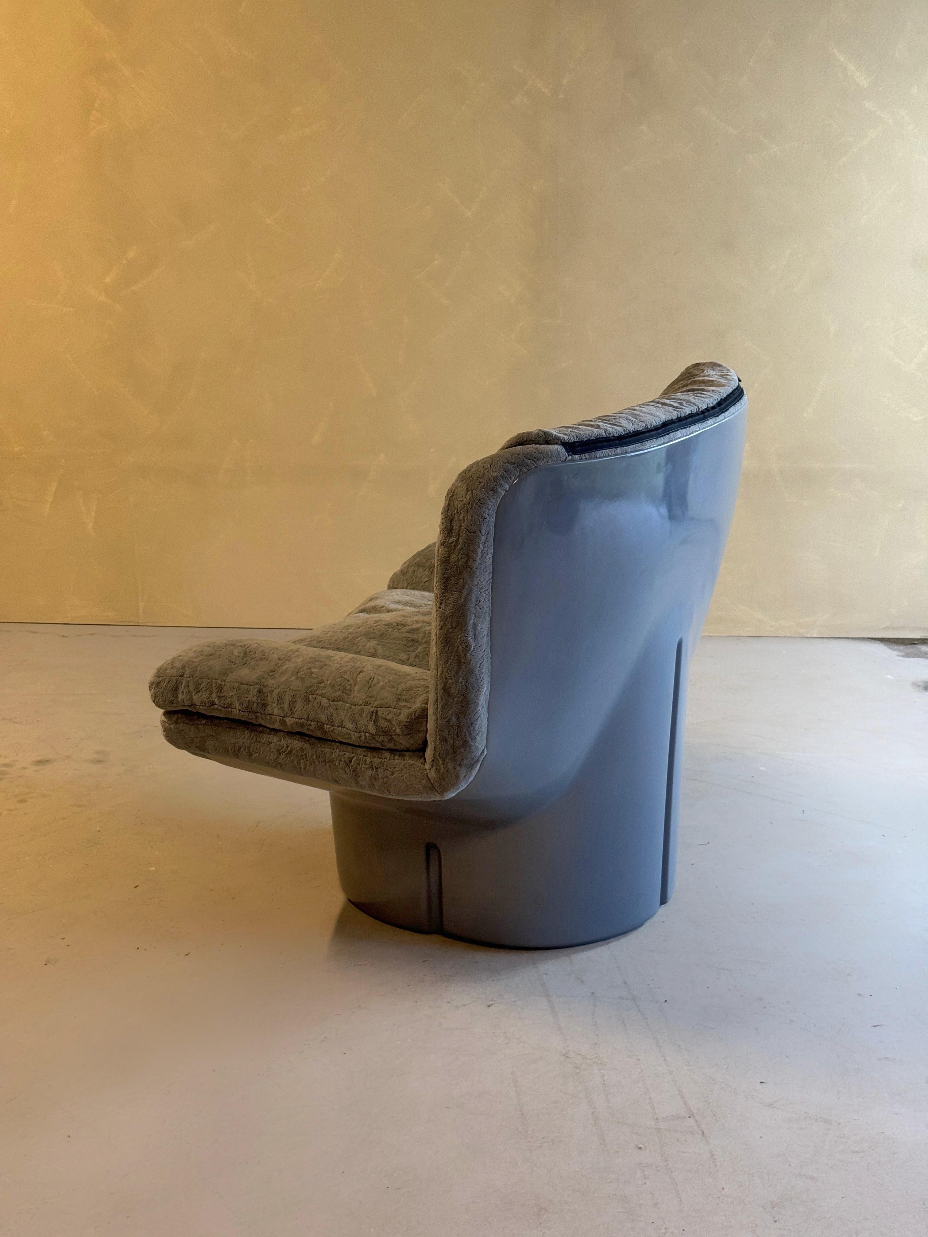 Fabric Italian Grey Ill Poltrone Lounge Chair For Sale
