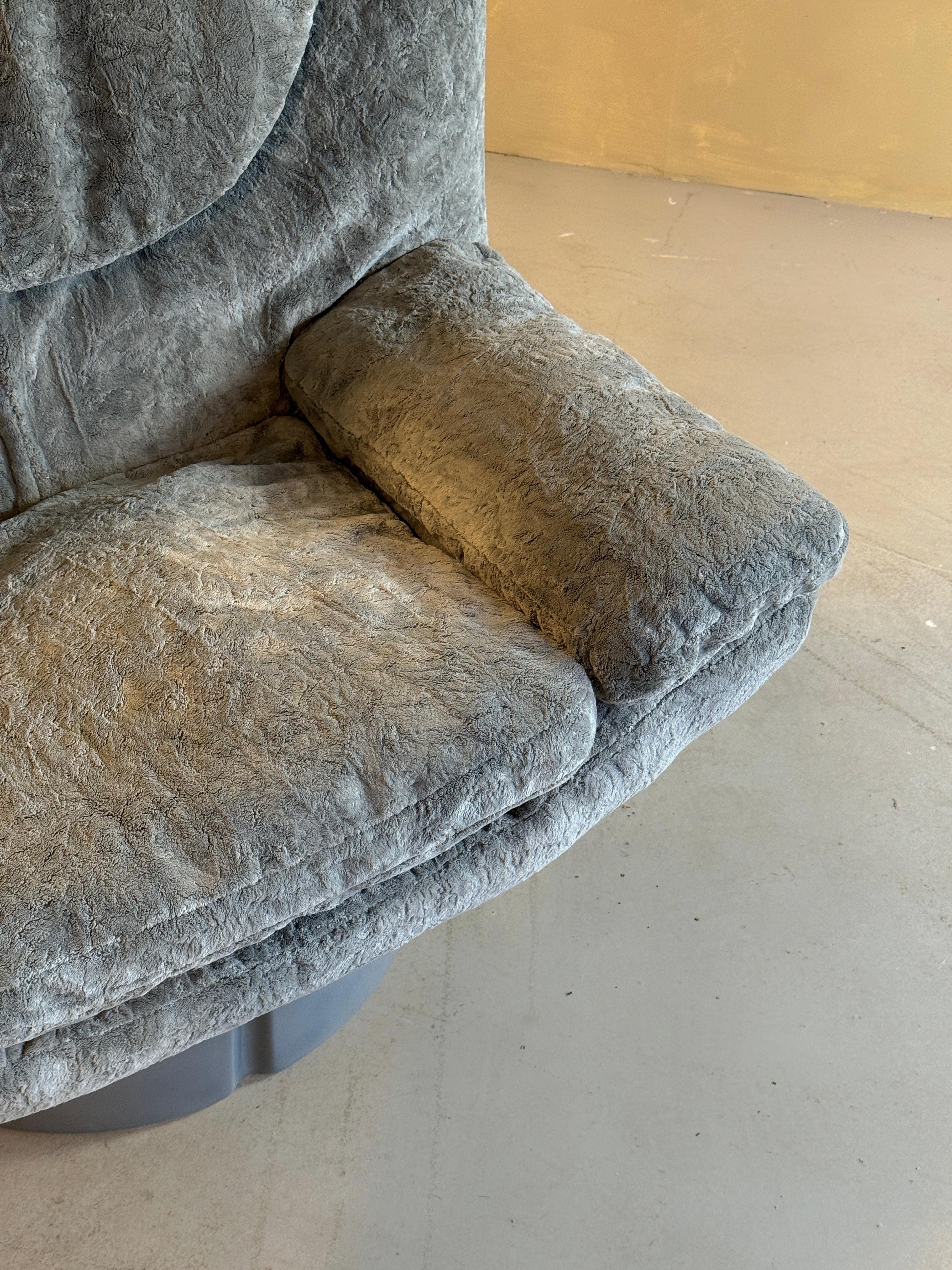 Italian Grey Ill Poltrone Lounge Chair For Sale 3