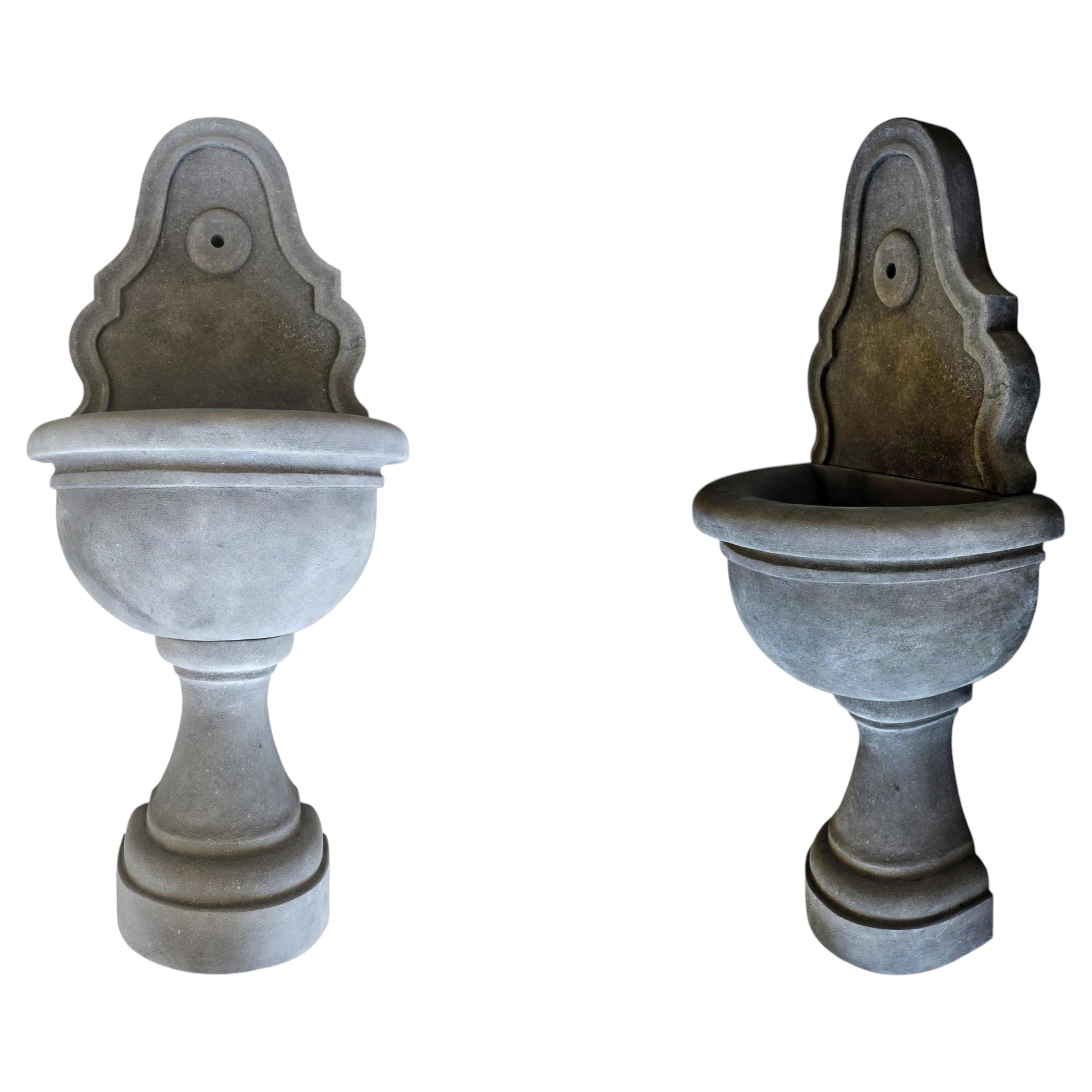 ITALIAN GREY LIMESTONE SIMPLE FOUNTAIN 21th Century For Sale