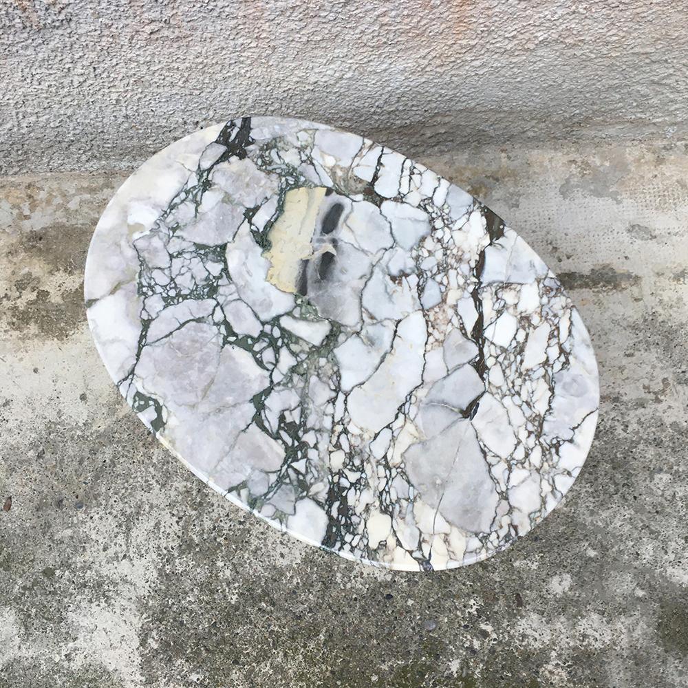 Italian grey marble, oval coffee table with curly legs, 1970s
Oval coffee table in grey marble 1970 with beveled top and metal base structure with three curly legs. Good condition, marble polished, with a crack slightly visible against the light