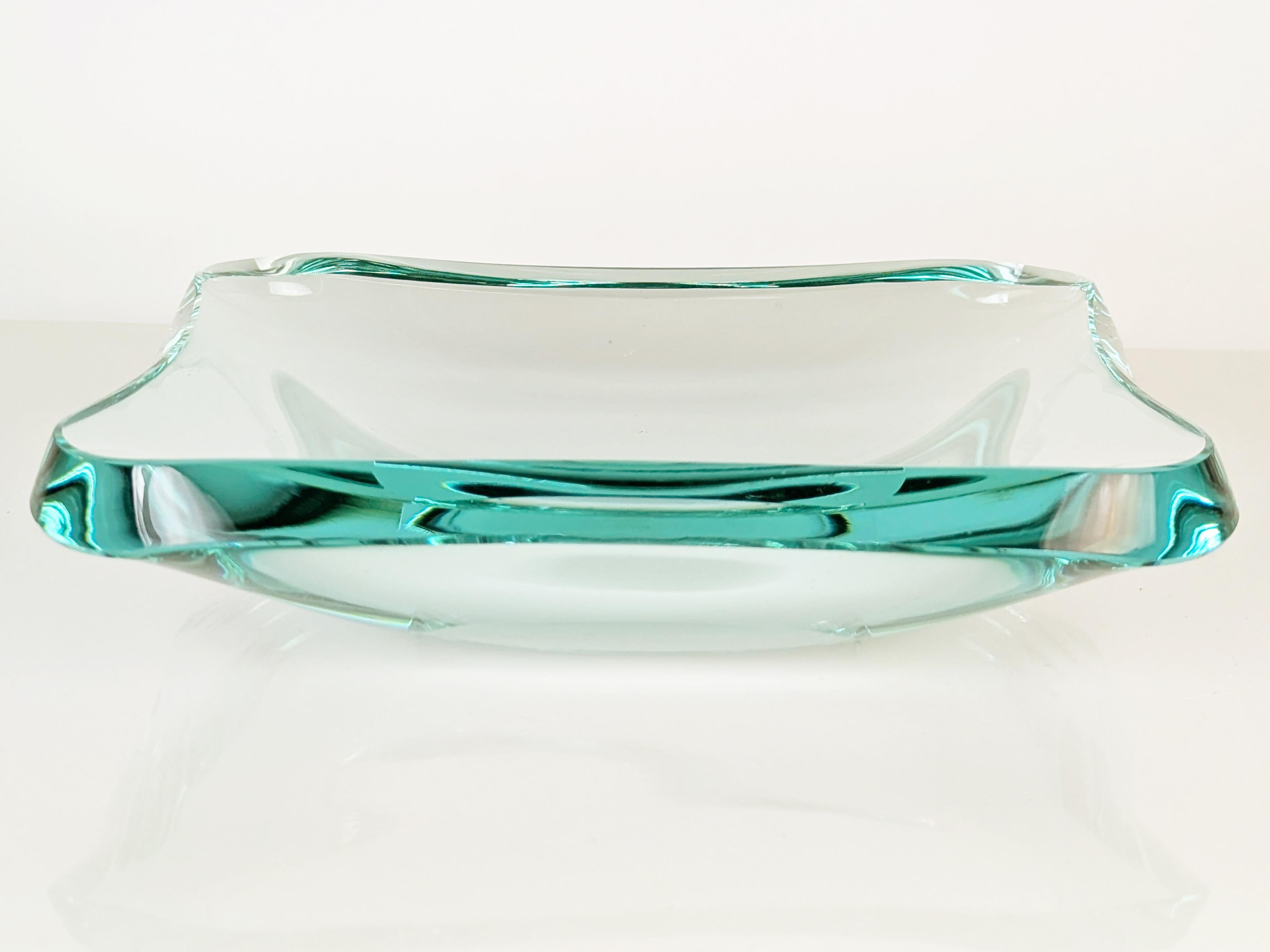 Mid-Century Modern Bol et centre de table italiens en verre meulé et taillé des années 1960 par Fontana Arte en vente