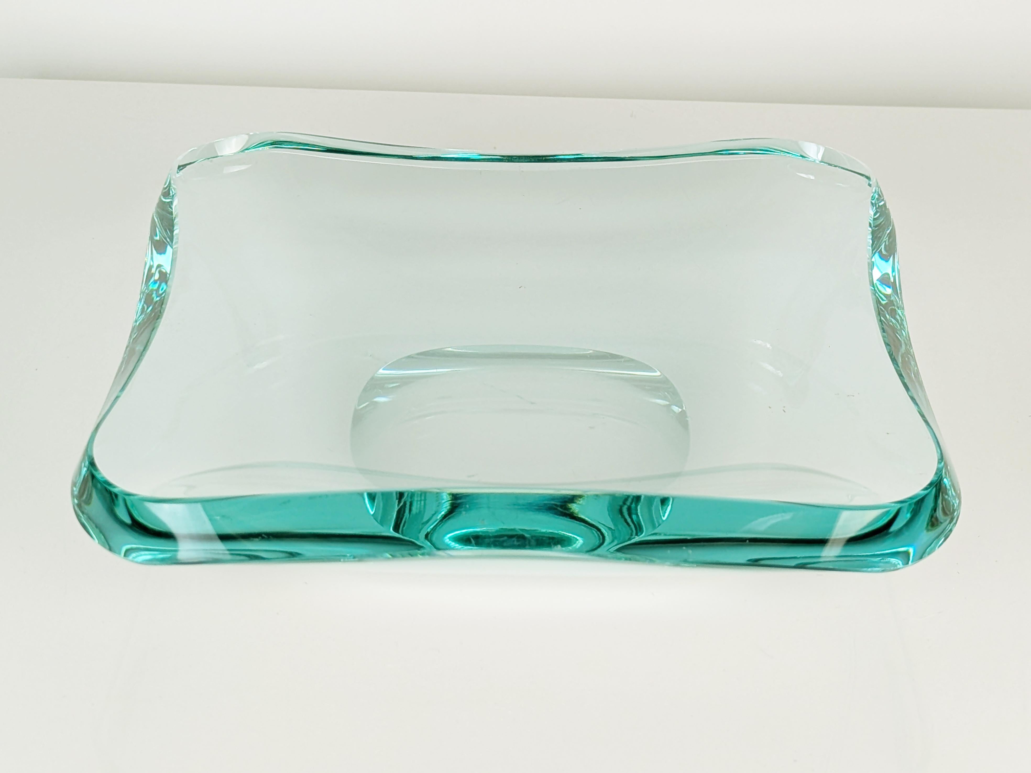 Fait main Bol et centre de table italiens en verre meulé et taillé des années 1960 par Fontana Arte en vente