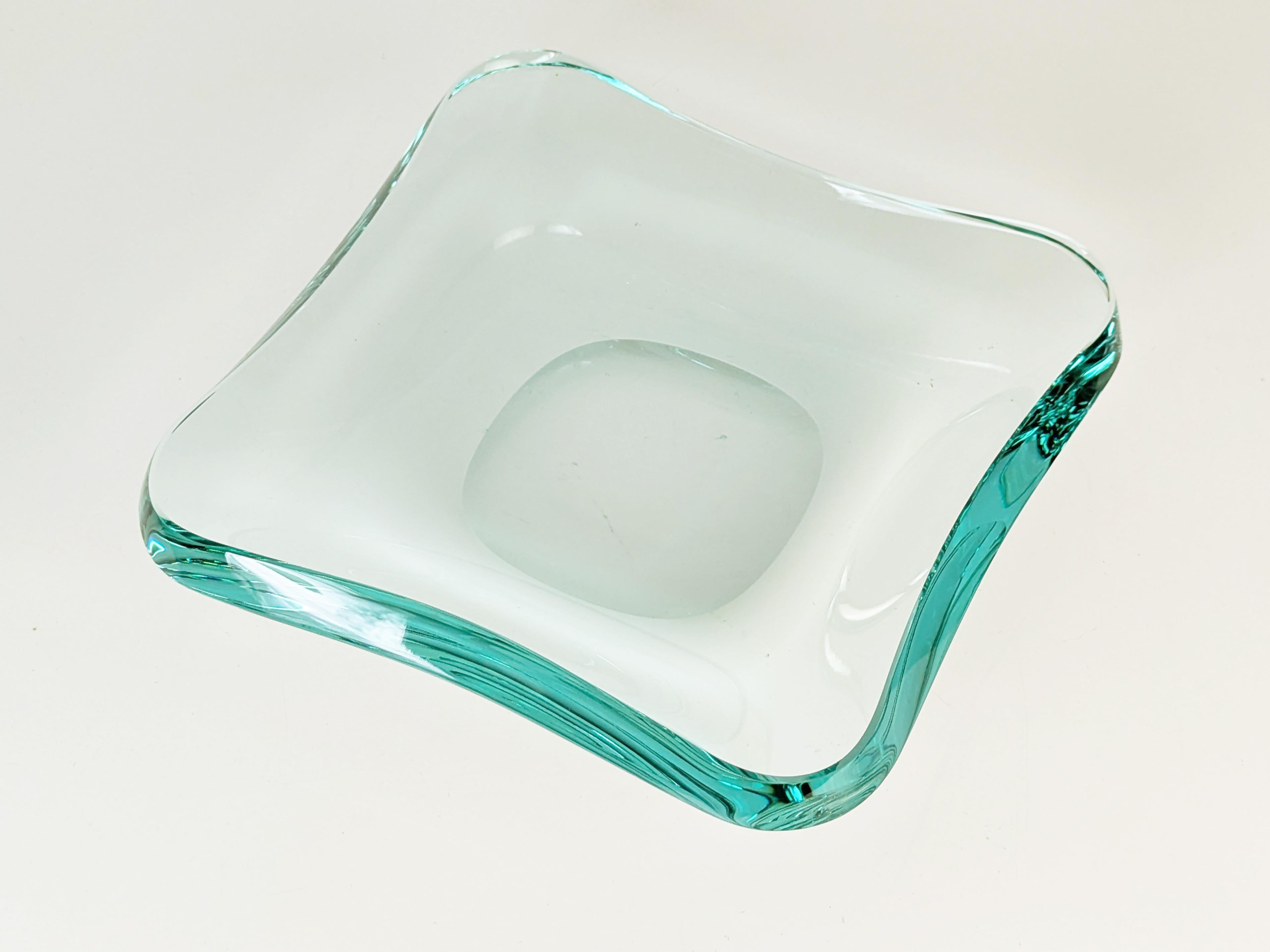 Bol et centre de table italiens en verre meulé et taillé des années 1960 par Fontana Arte Bon état - En vente à Varese, Lombardia