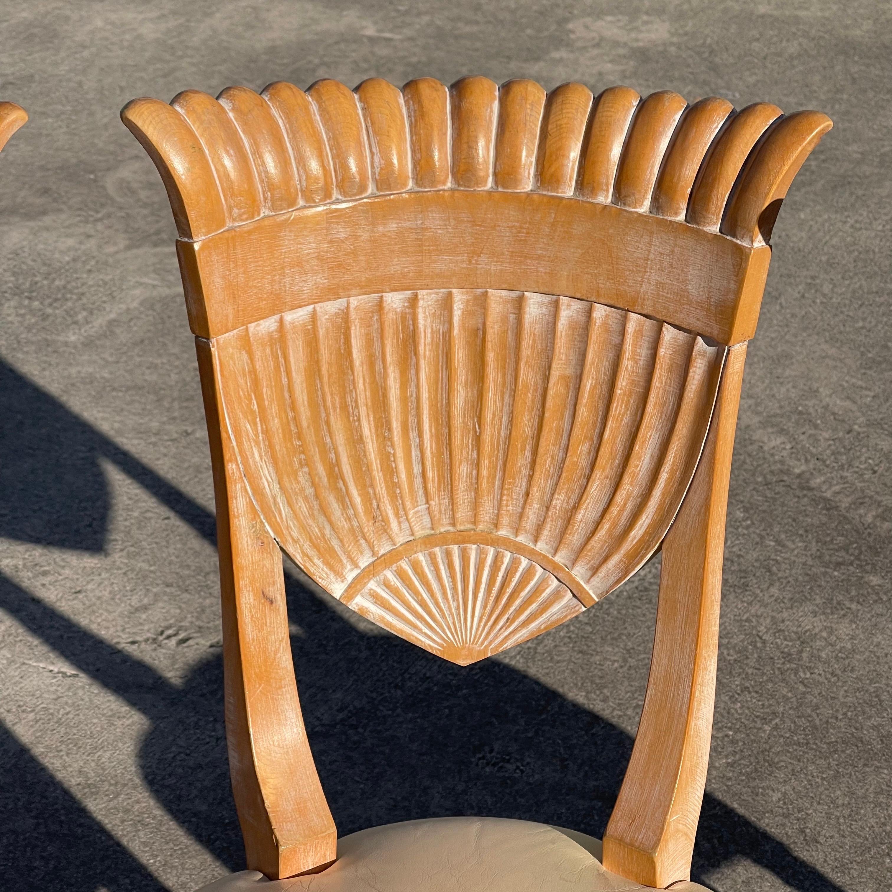 Incantevole set di 4 sedie realizzate a mano in Italia.
