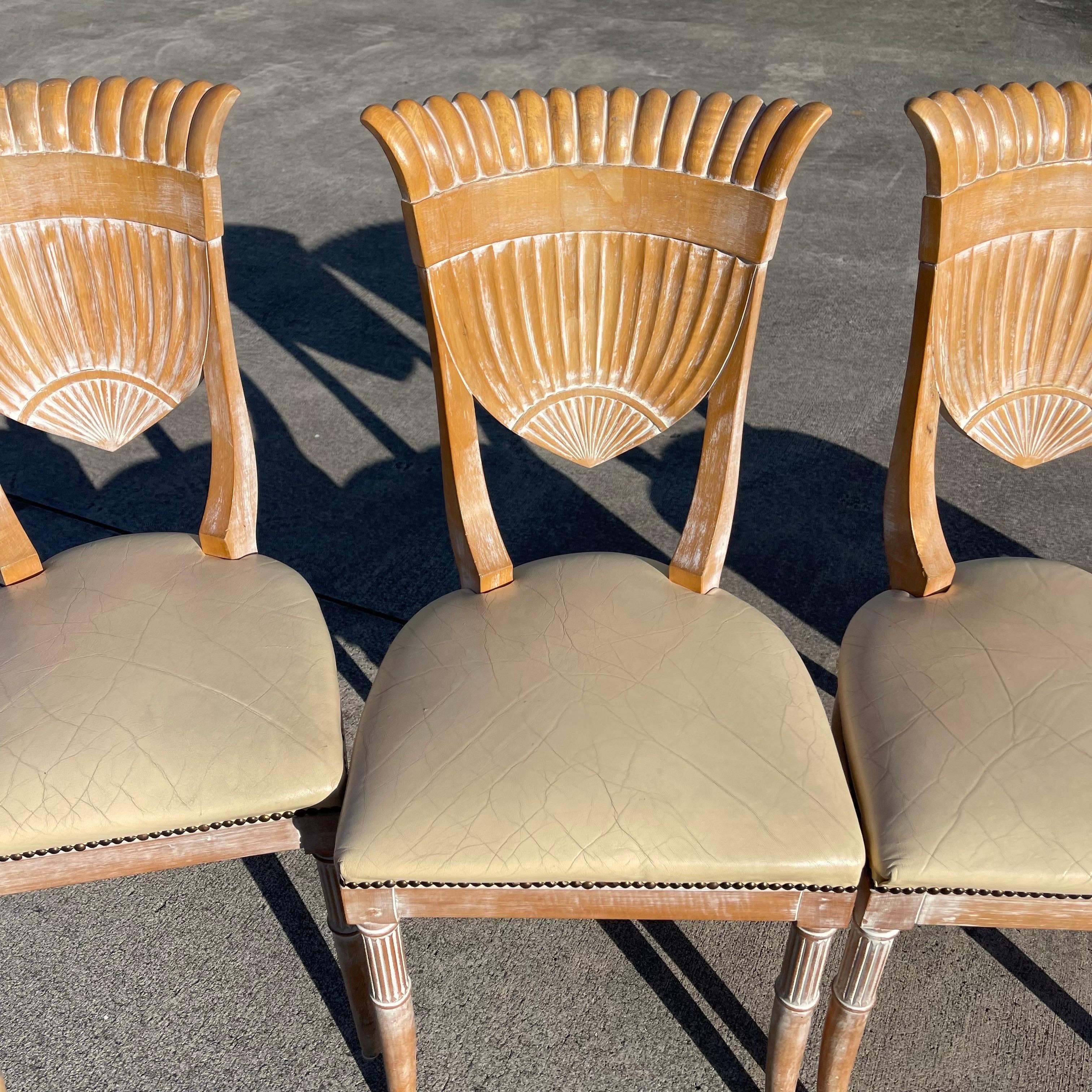 Sedie in legno ceramicato con schienale a smerlo in stile grotta italiana, set di 4 pezzi in vendita 1