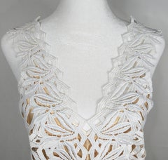 Robe de villégiature en maille blanche d'Ermanno Scervino en guipure italienne ajourée et à lacets, années 2010