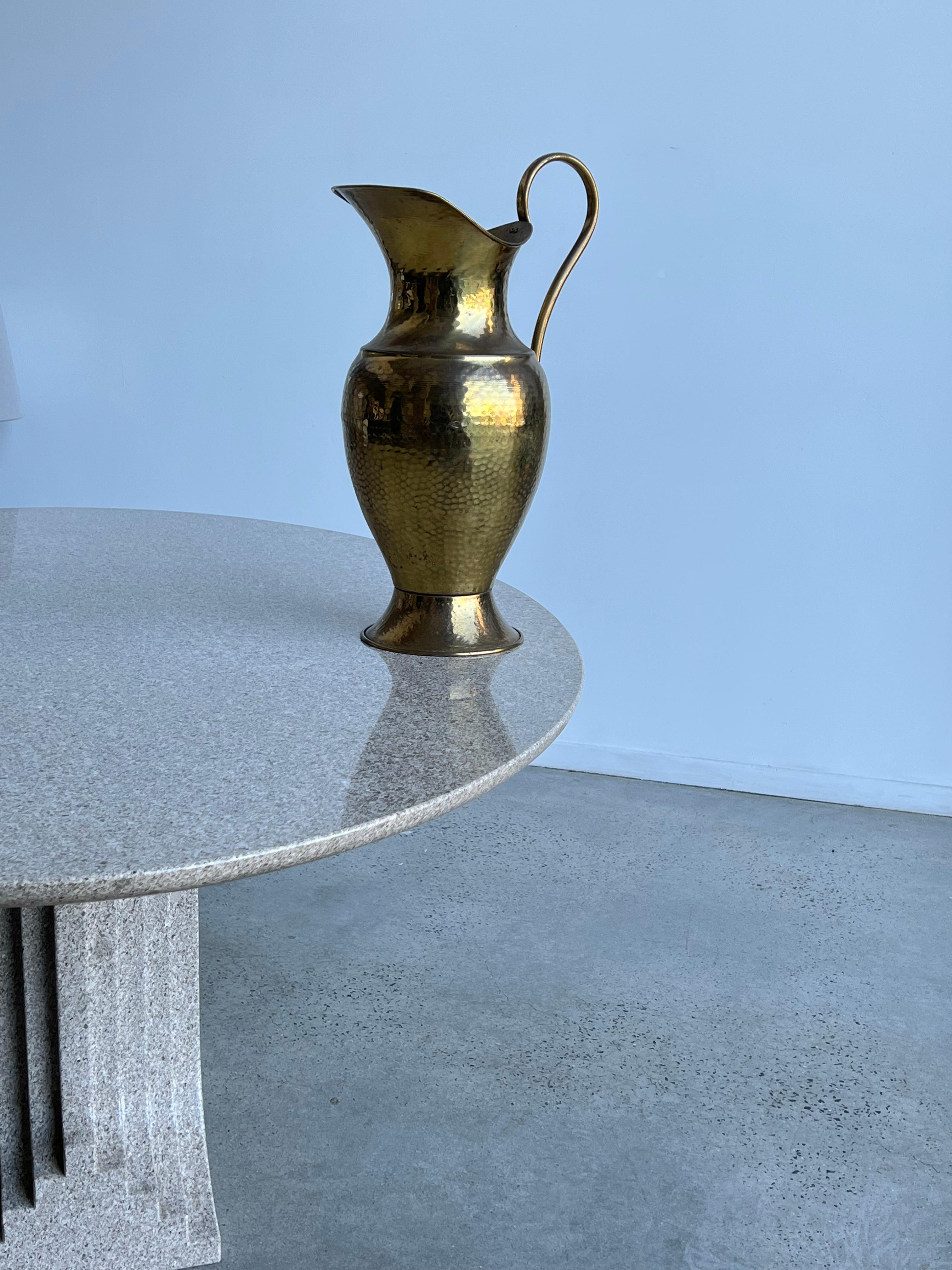 Italian Hammered Brass Large Vase 1940 For Sale 2