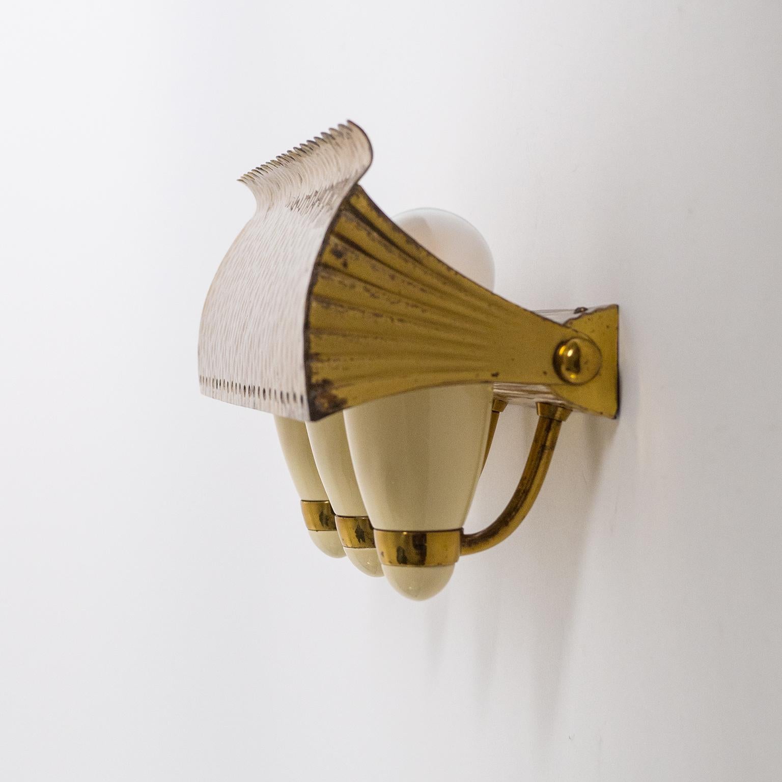 Mid-20th Century Italian Hammered Brass Wall Light, 1940s