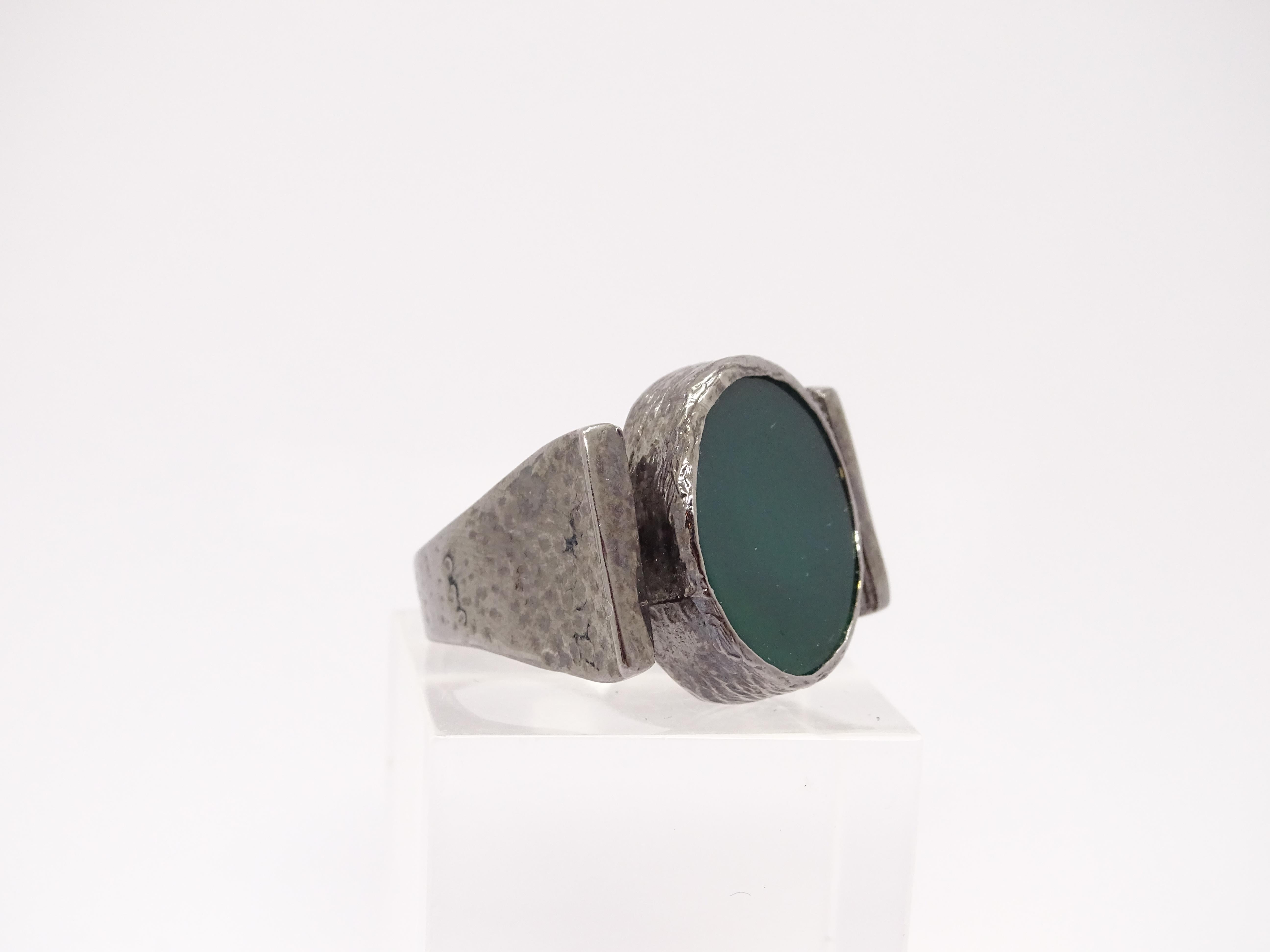 Italian Hammered ring, sterling silver and green agate, 80’s 13