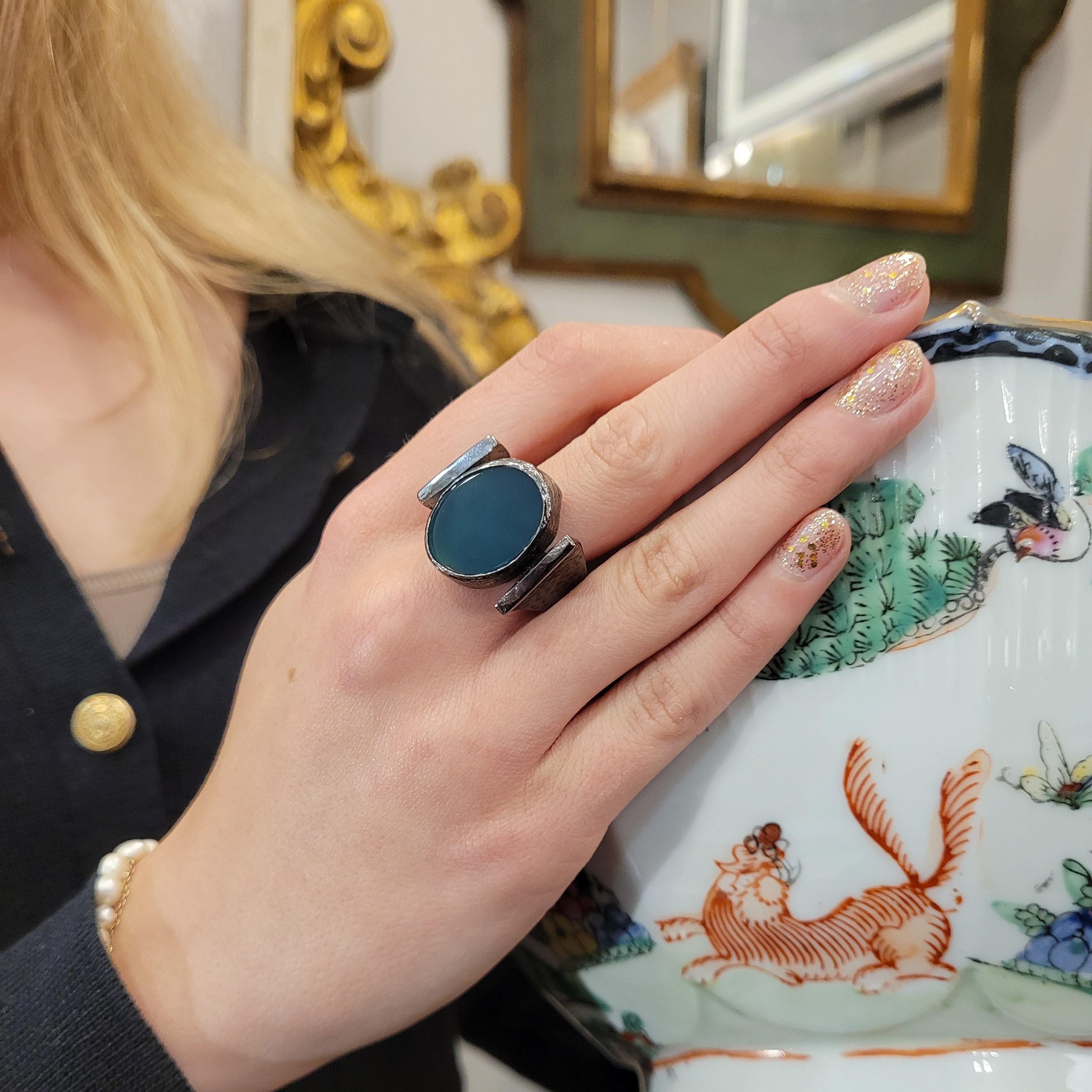 Amazing and beautiful  ring with an original and robust design, ideal for those looking for a distinctive piece of jewelry with character. Made in sterling silver with a hammered finish, which gives it a unique texture and a handmade feel. This
