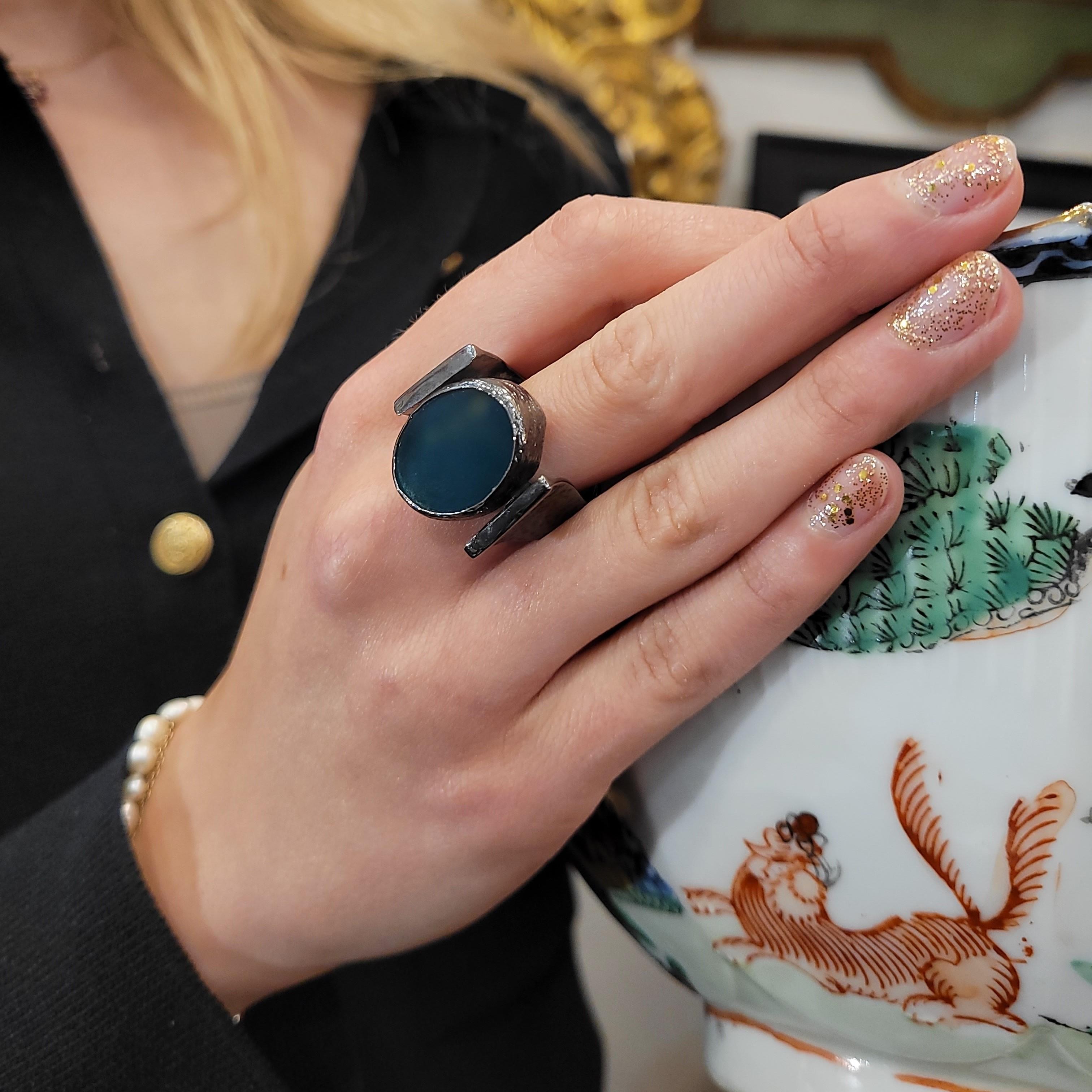 Art Deco Italian Hammered ring, sterling silver and green agate, 80’s