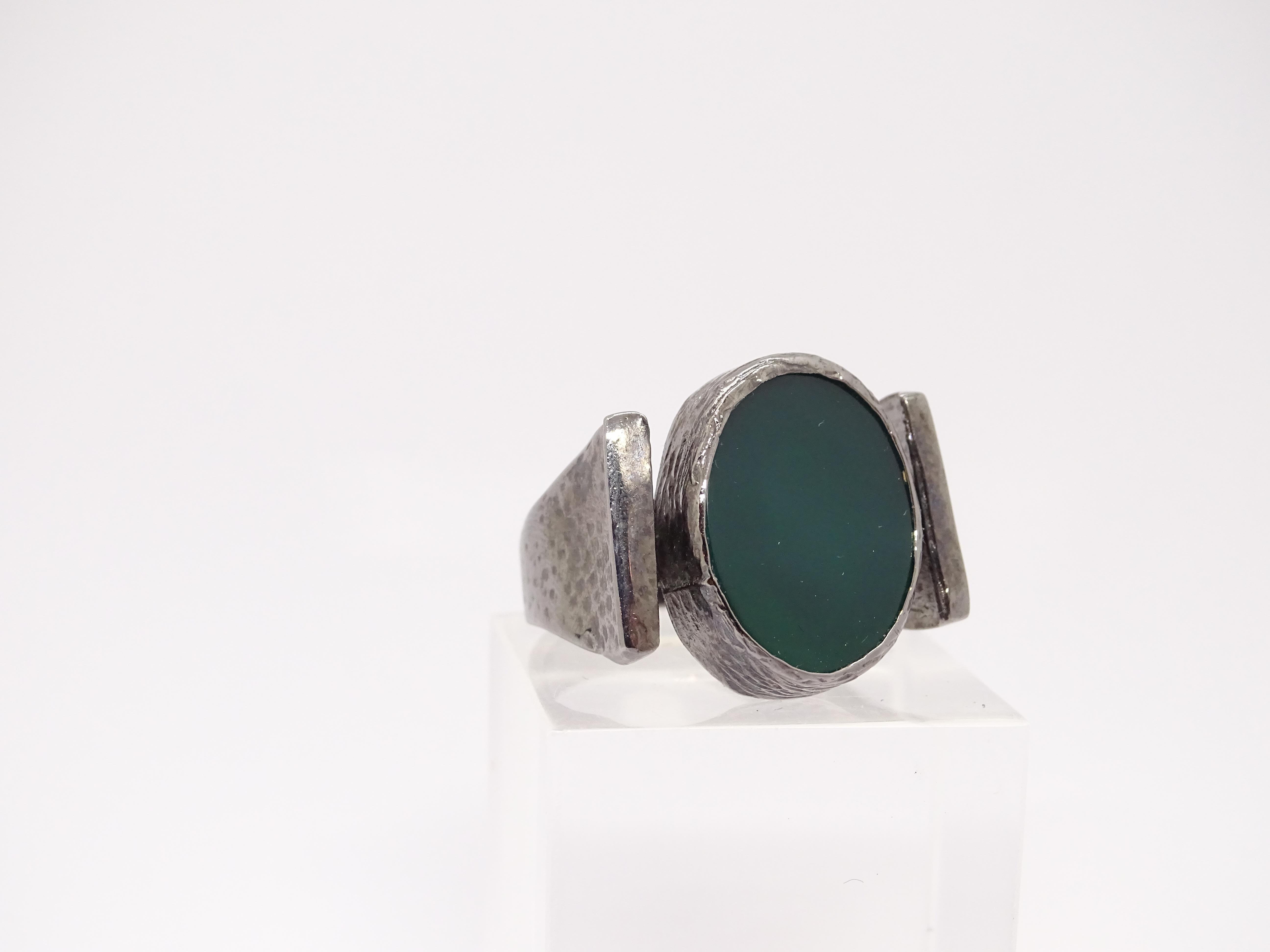 Italian Hammered ring, sterling silver and green agate, 80’s 1
