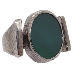 Italian Hammered ring, sterling silver and green agate, 80’s