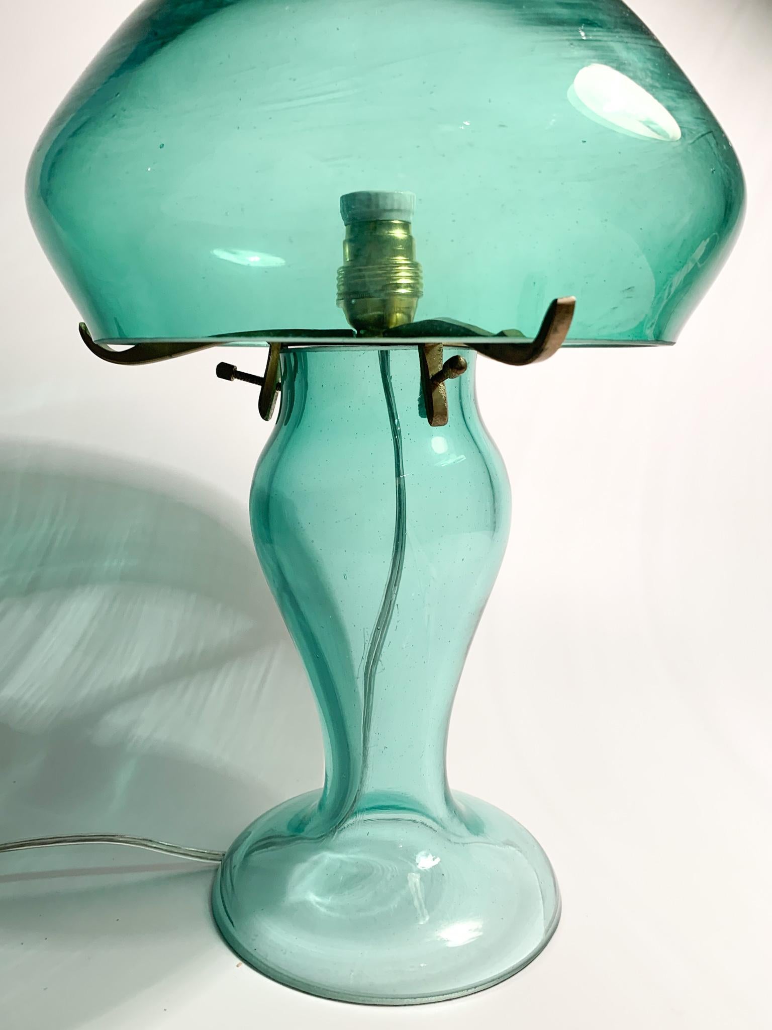 Italian Hand Blown Green Murano Glass Lamp Attributed to Archimede Seguso 1960s In Good Condition For Sale In Milano, MI
