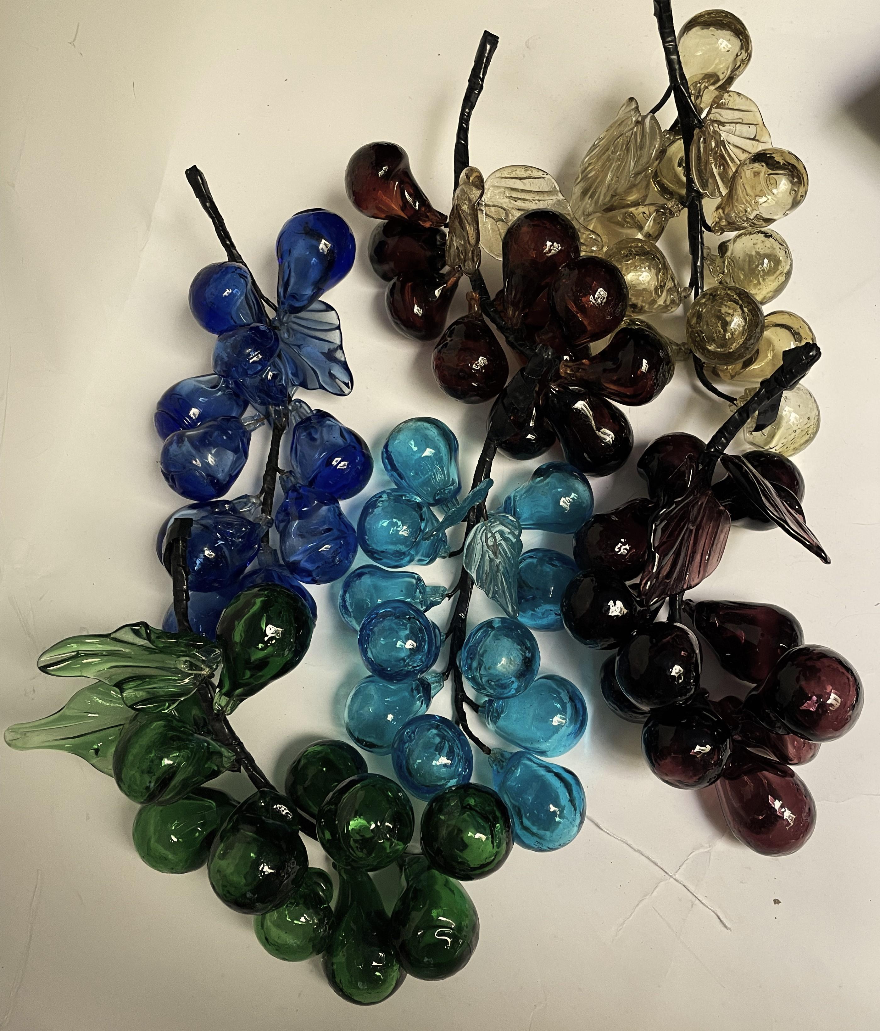 Vidrio italiano soplado a mano Racimo de uvas verde azul ámbar morado Lote de 6 Regencia de Hollywood en venta