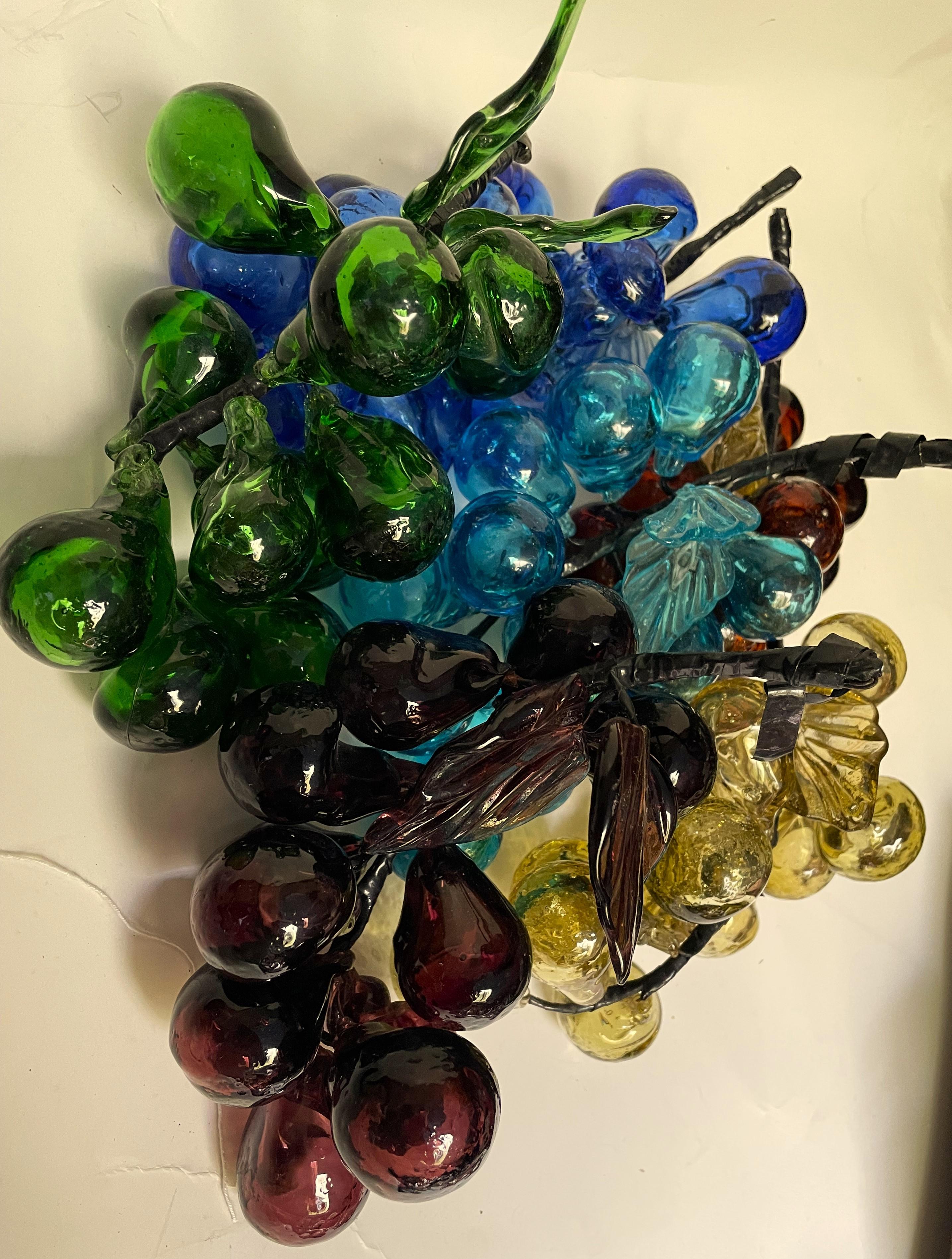 Vidrio italiano soplado a mano Racimo de uvas verde azul ámbar morado Lote de 6 Italiano en venta