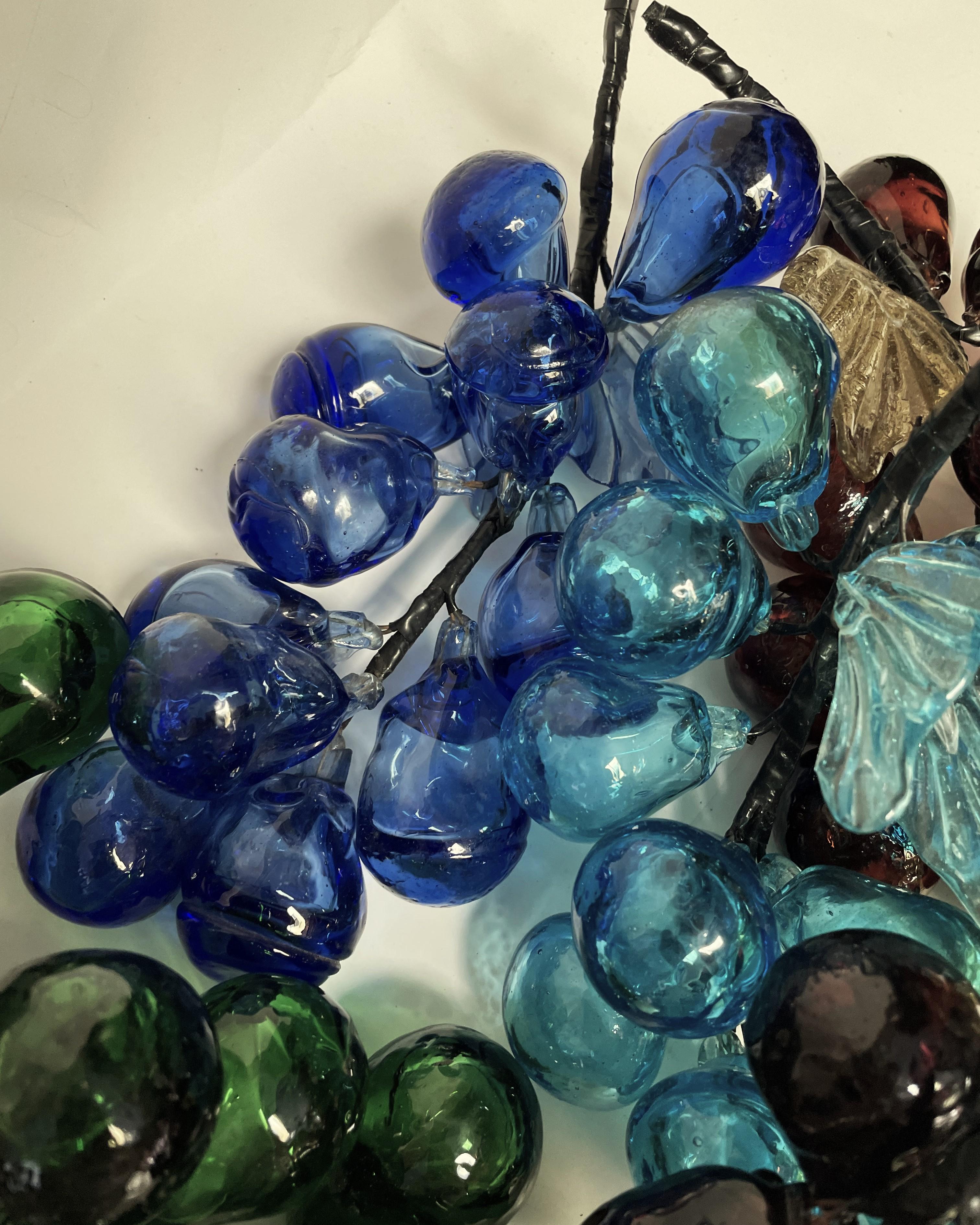 Vidrio italiano soplado a mano Racimo de uvas verde azul ámbar morado Lote de 6 Vidrio soplado en venta