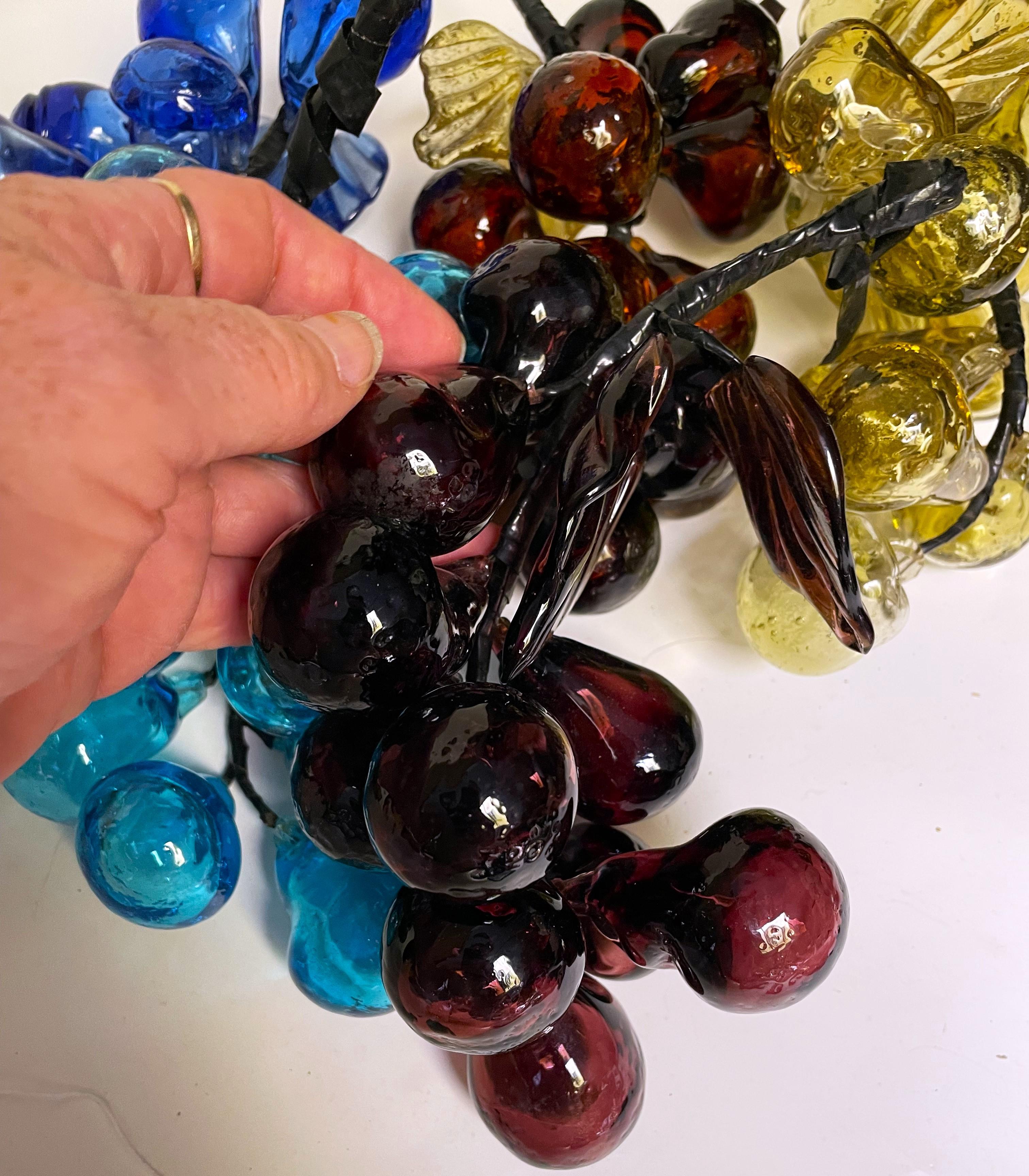 Vidrio italiano soplado a mano Racimo de uvas verde azul ámbar morado Lote de 6 en venta 2