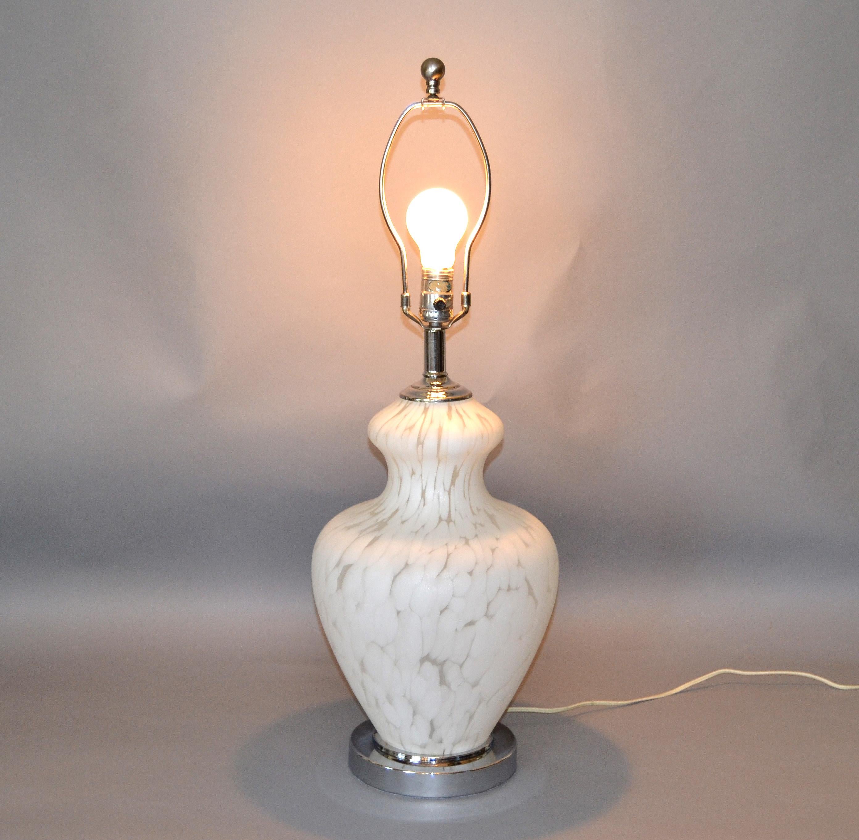 Mid-Century Modern Italian Hand Blown Murano Glass and Chrome Table Lamp For Sale