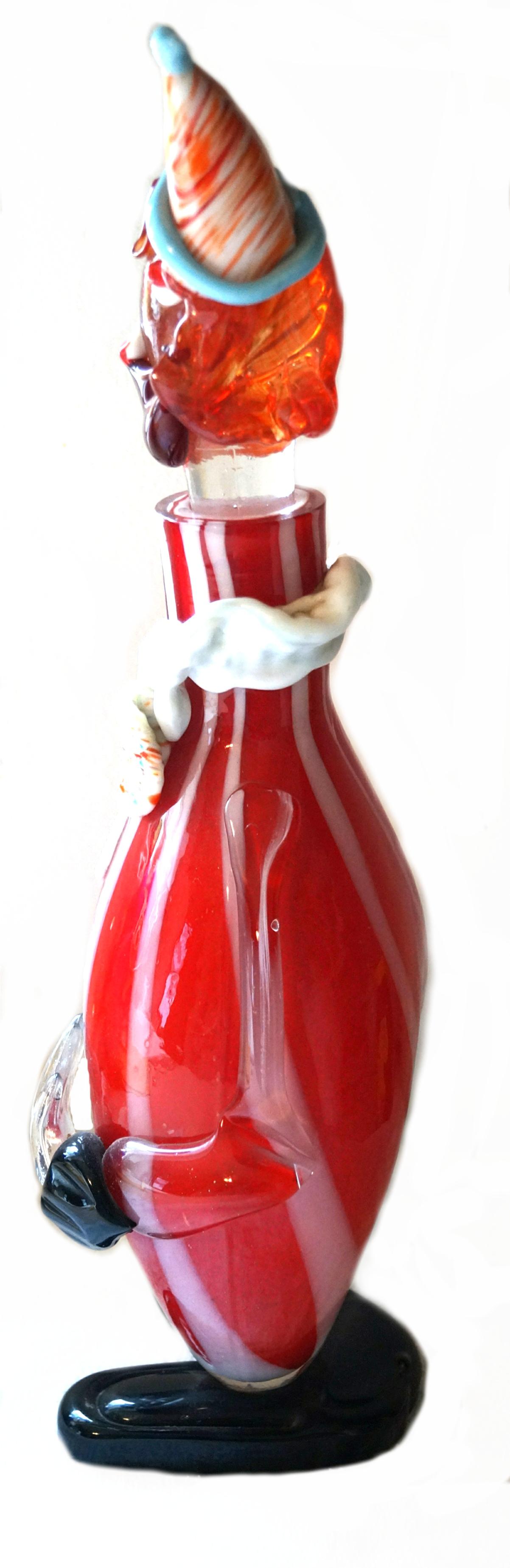 Verre Carafe italienne en verre de Murano soufflé à la main en forme de clown avec bouchon rouge, orange et noir  en vente