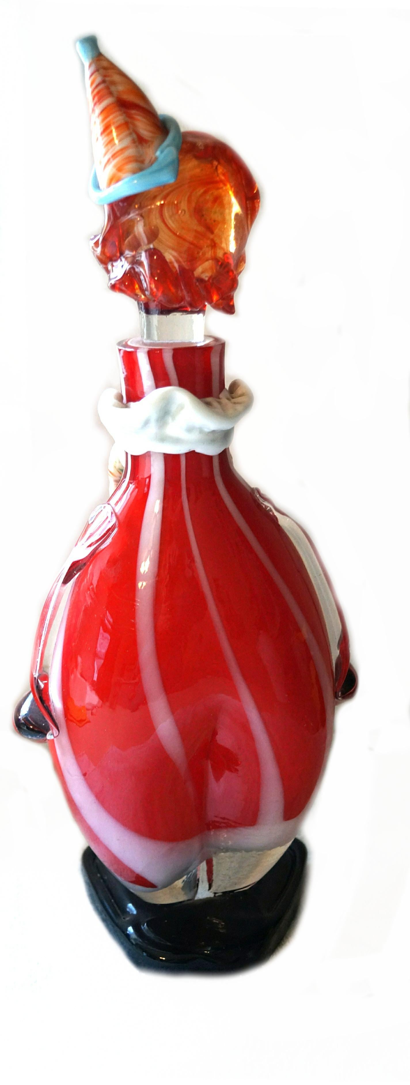 Carafe italienne en verre de Murano soufflé à la main en forme de clown avec bouchon rouge, orange et noir  en vente 1