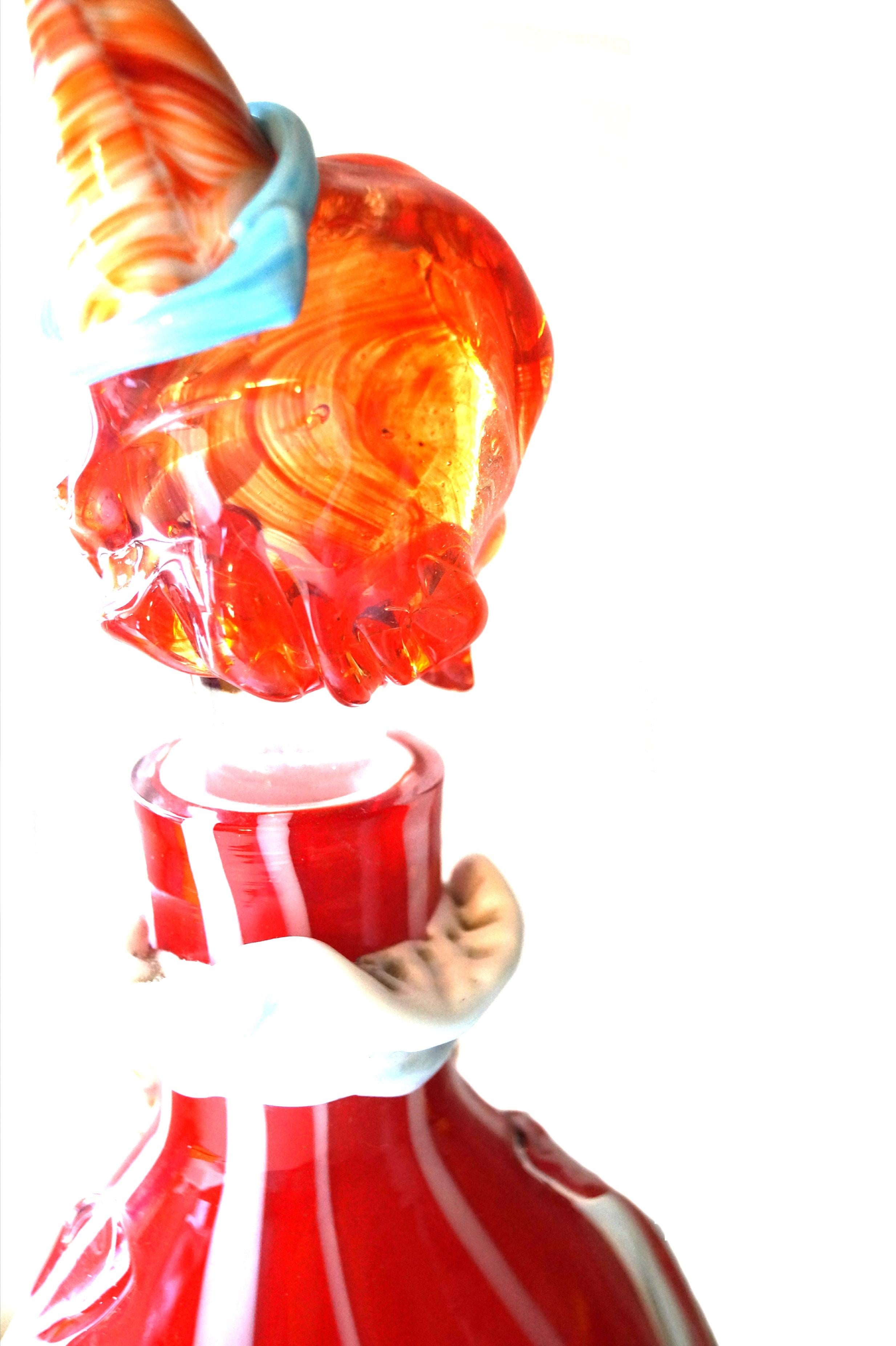 Carafe italienne en verre de Murano soufflé à la main en forme de clown avec bouchon rouge, orange et noir  en vente 2