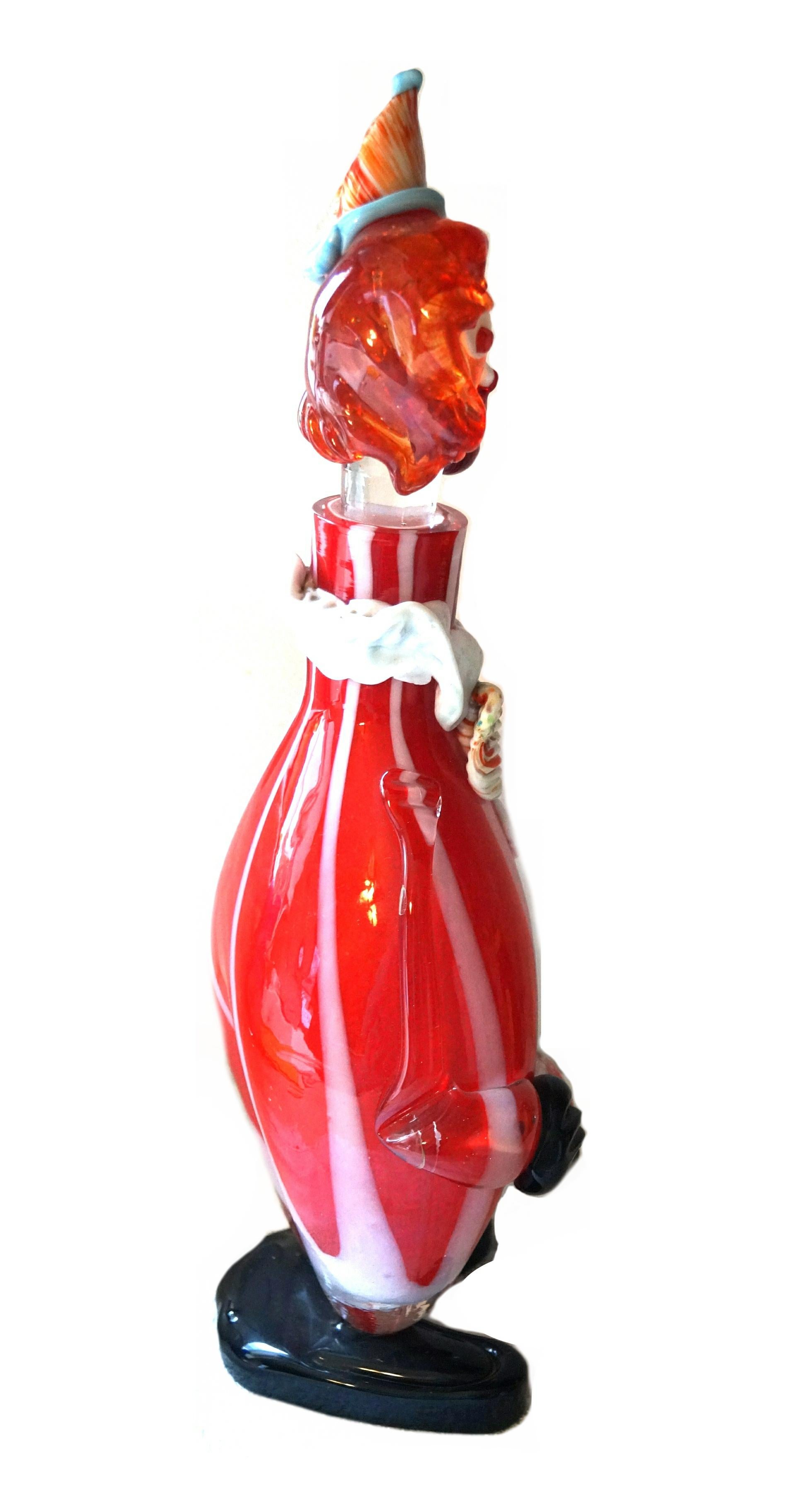 Carafe italienne en verre de Murano soufflé à la main en forme de clown avec bouchon rouge, orange et noir  en vente 3